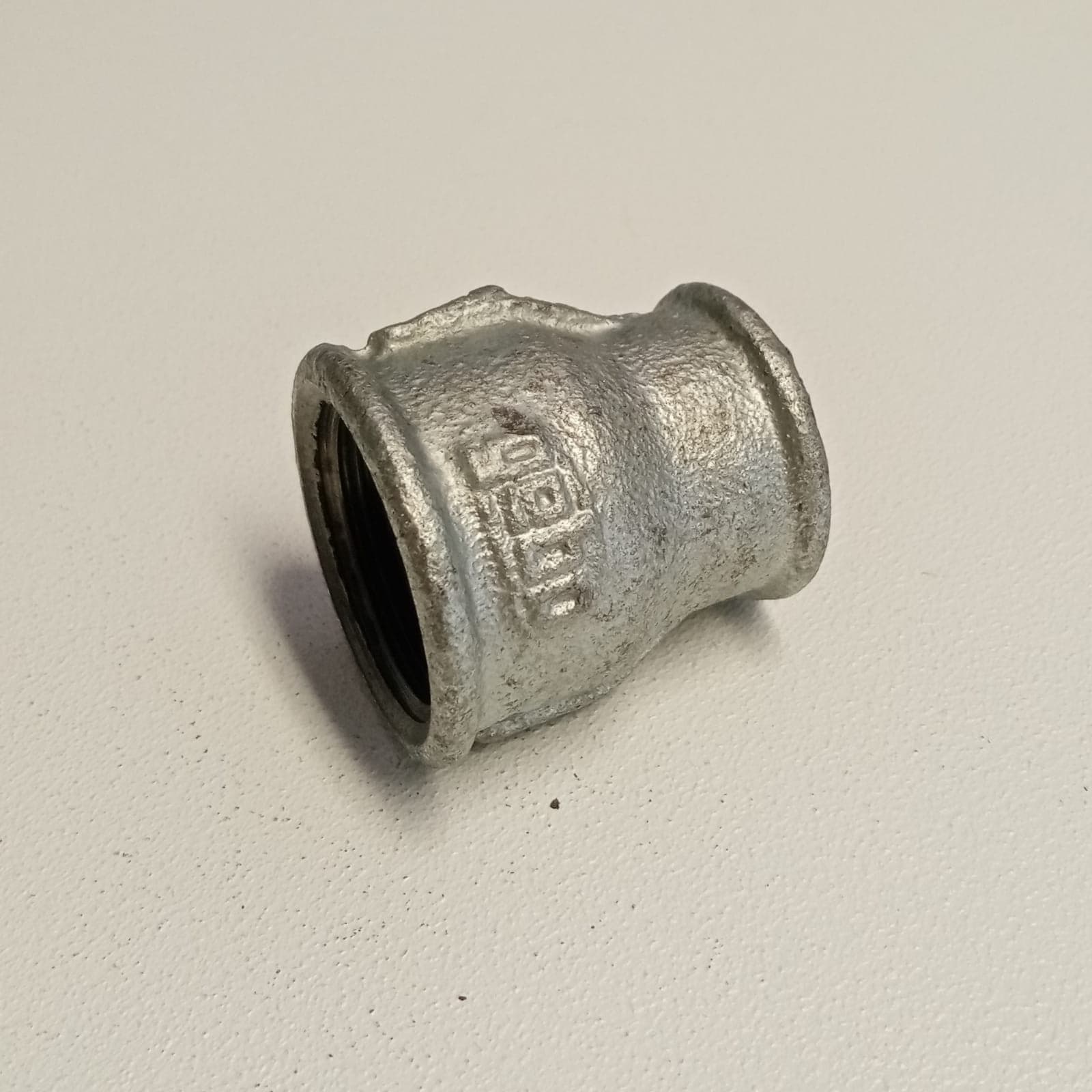 Raccordo FF 1''x3/4''  manicotto giunzione ridotta di ghisa zincata malleabile in Adattatori Aloiserw.com - Altomonte, commercioVirtuoso.it