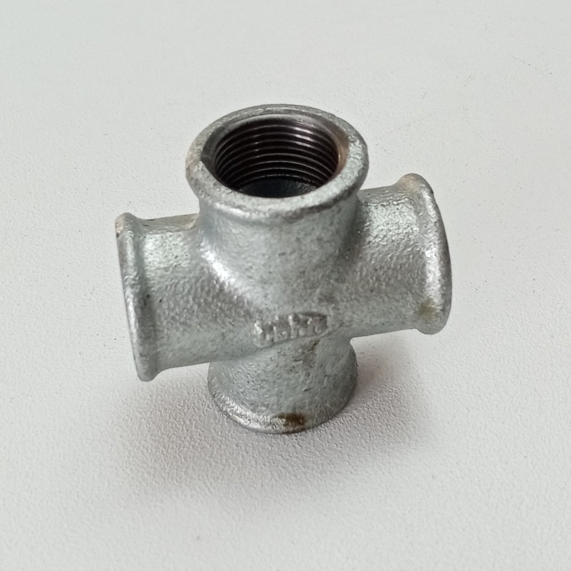 Raccordo FFFF 1/2'' croce raccordo a 4 vie di ghisa zincata malleabile in Adattatori Aloiserw.com - Altomonte, commercioVirtuoso.it