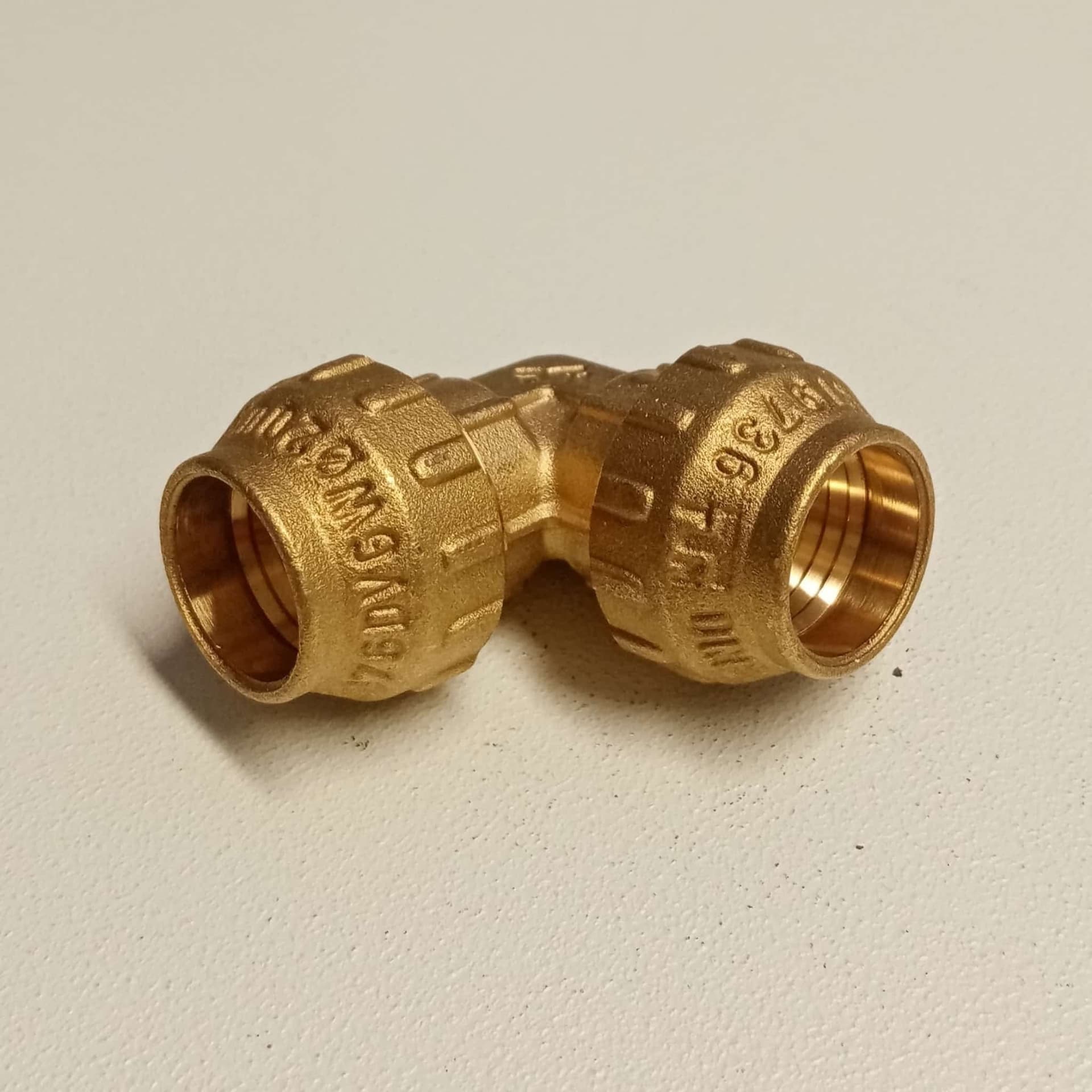 Raccordo 40x40 gomito di giunzione in ottone con tenuta O-ring ed ogiva in ottone in Adattatori Aloiserw.com - Altomonte, commercioVirtuoso.it