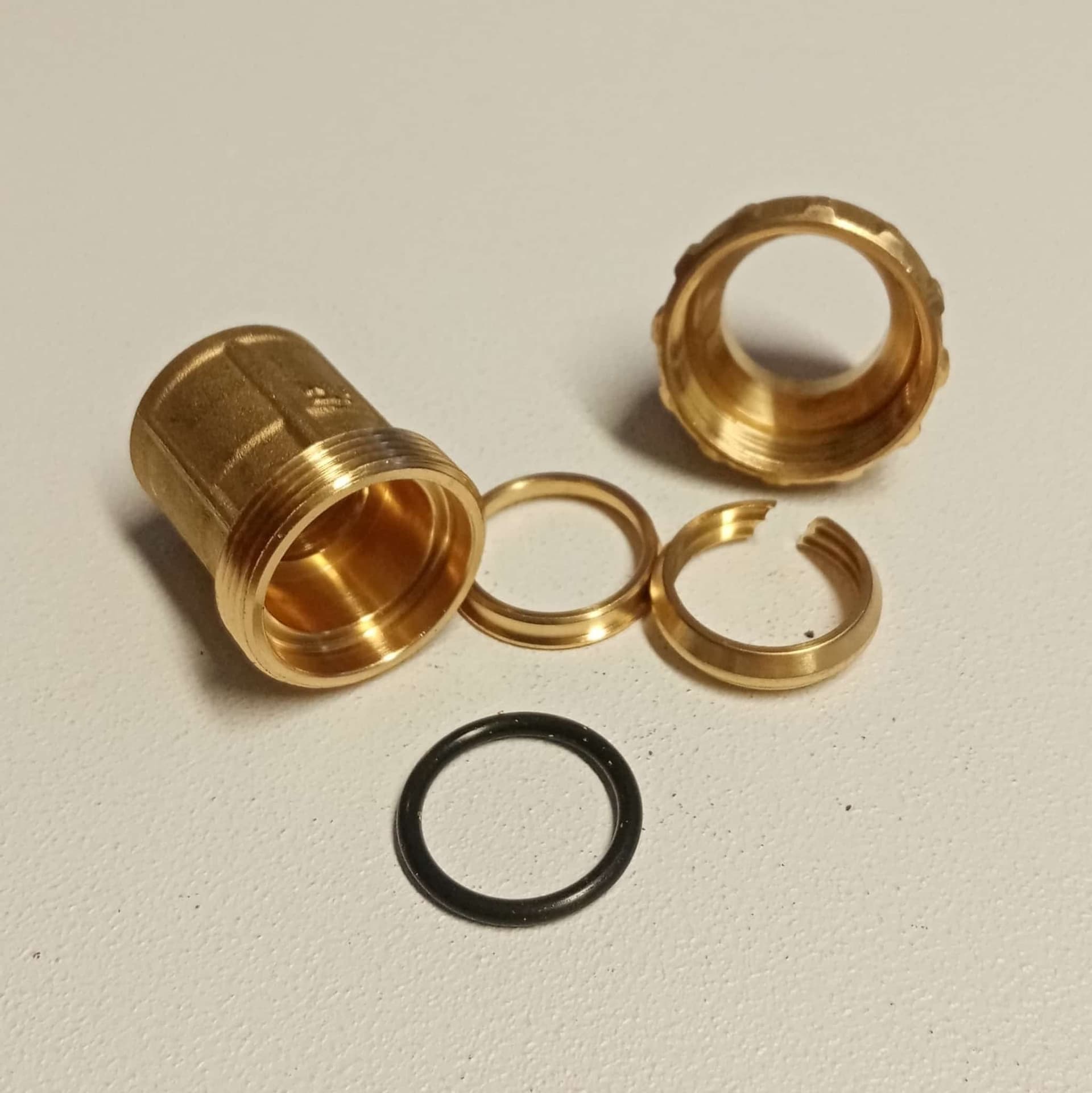 Raccordo F 32x1'' niples in ottone filettato femmina con tenuta O-ring ed ogiva in ottone in Parti e connettori Aloiserw.com - Altomonte, commercioVirtuoso.it
