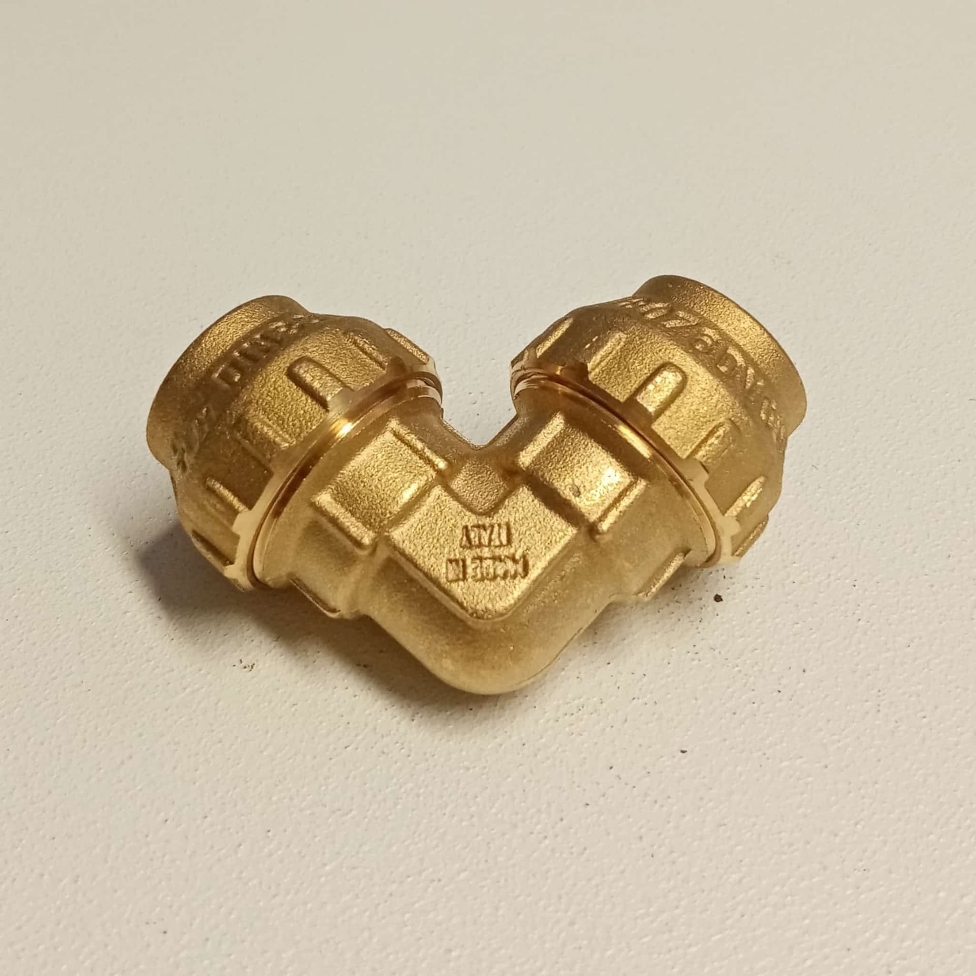 Raccordo 20x20 gomito di giunzione in ottone con tenuta O-ring ed ogiva in ottone in Giunti Aloiserw.com - Altomonte, commercioVirtuoso.it