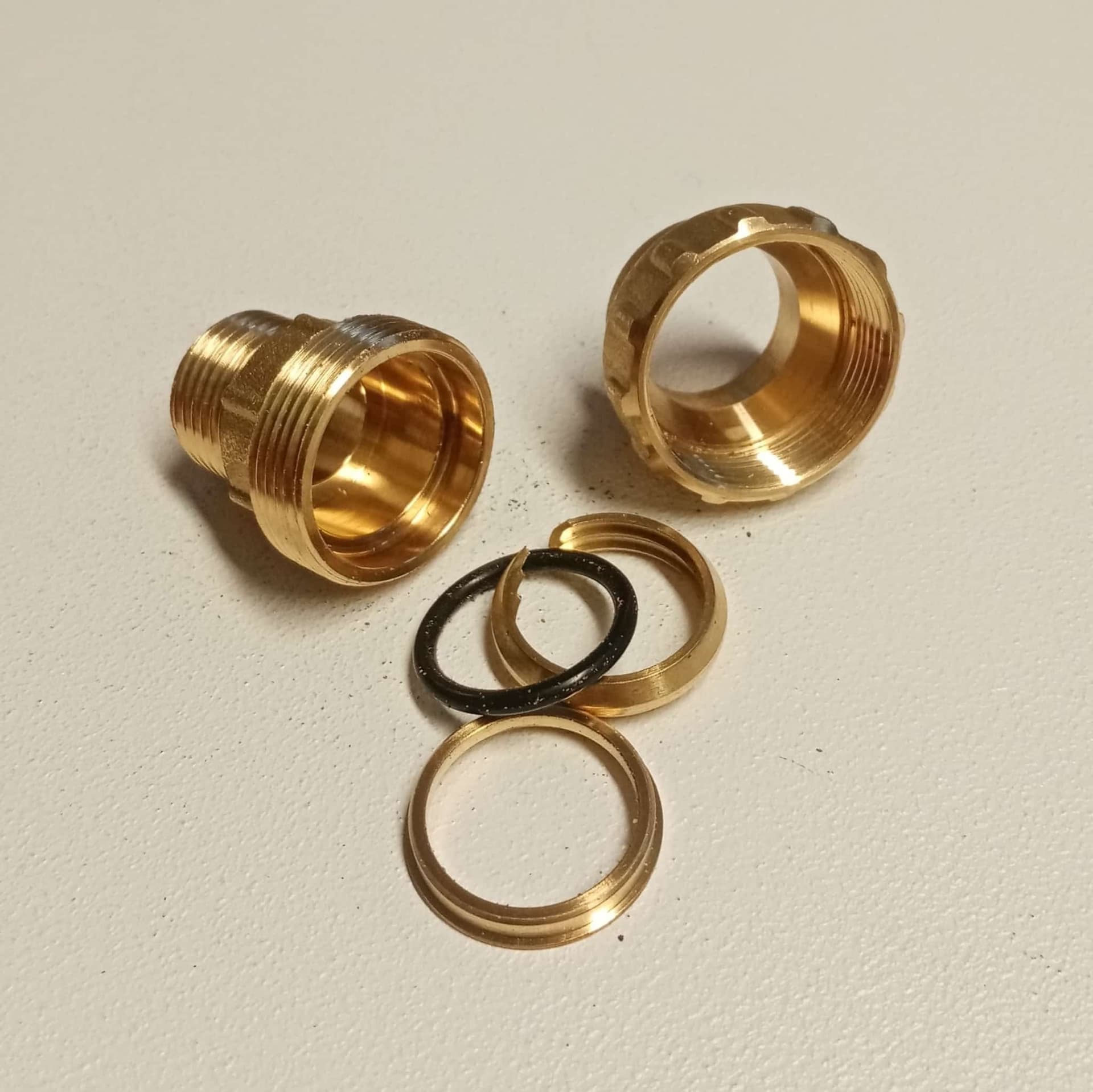 Raccordo M 25x3/4 niples in ottone filettato maschio con tenuta O-ring ed ogiva in ottone in Raccordi filettati Aloiserw.com - Altomonte, commercioVirtuoso.it