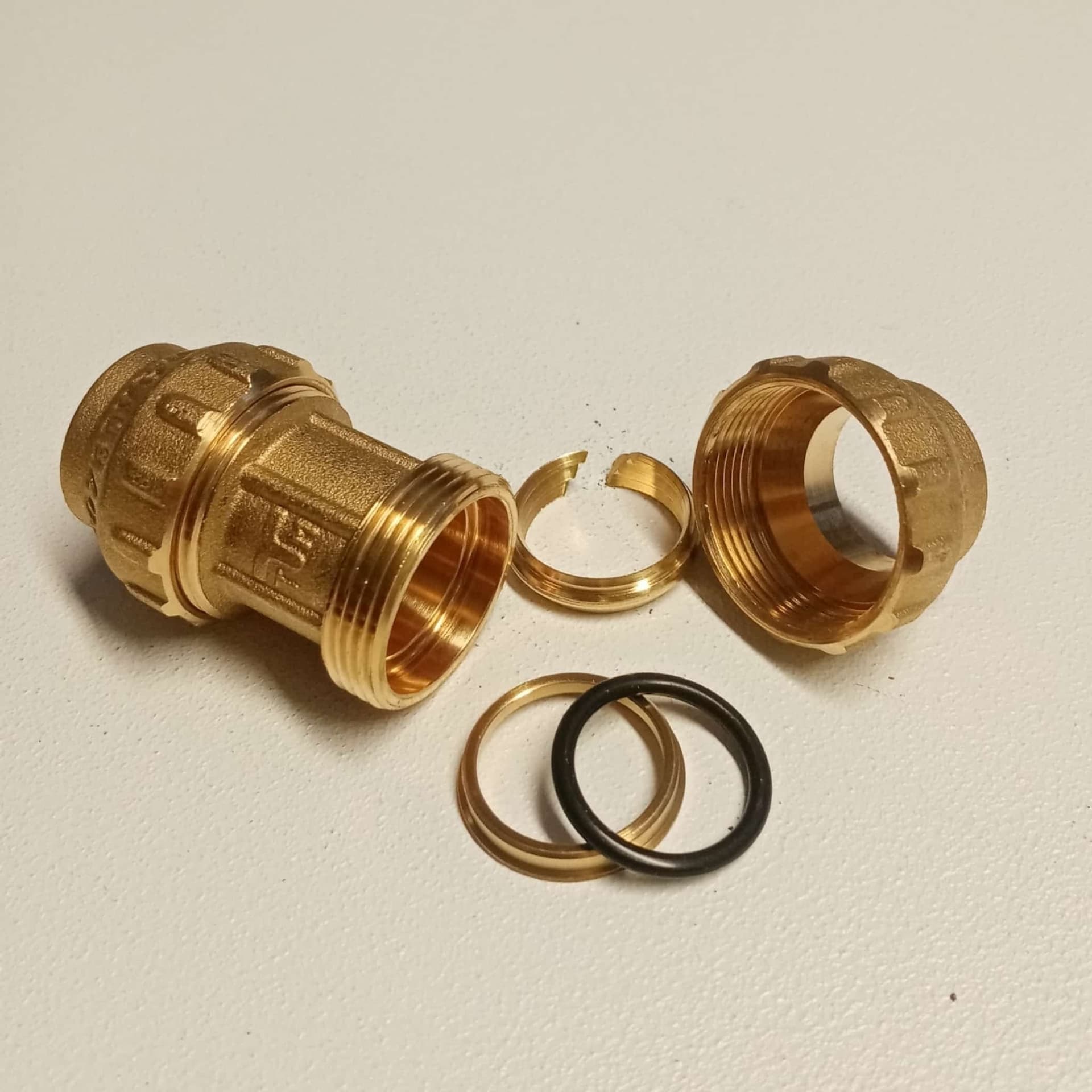 Raccordo 40x40 manicotto di giunzione in ottone con tenuta O-ring ed ogiva in ottone in Raccordi di riduzione Aloiserw.com - Altomonte, commercioVirtuoso.it