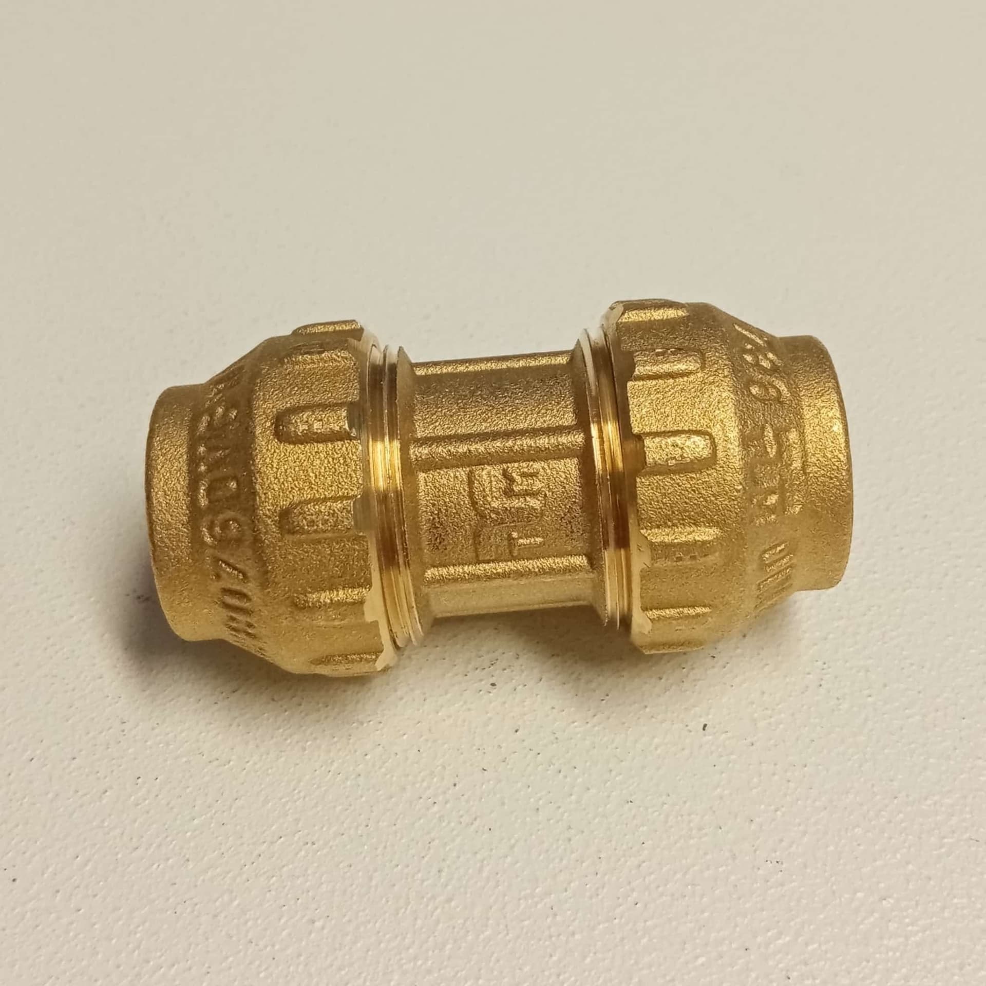 Raccordo 20x20 manicotto di giunzione in ottone con tenuta O-ring ed ogiva in ottone in Raccordi filettati Aloiserw.com - Altomonte, commercioVirtuoso.it