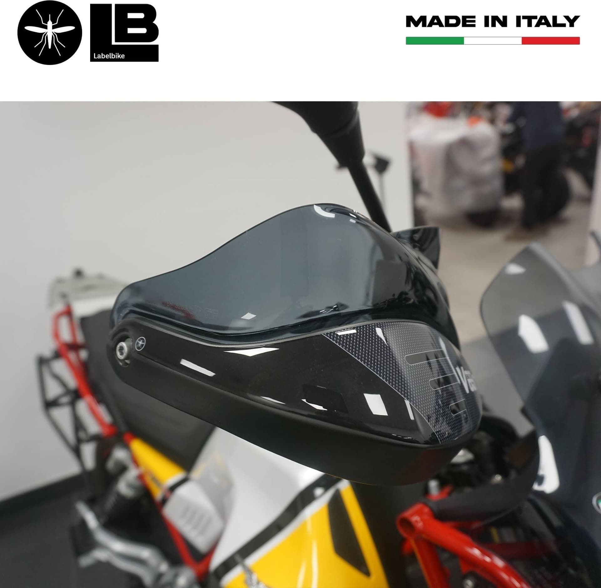 Adesivi 3D Protezioni Paramani compatibili con Moto Guzzi V85 TT 2019 - 2023 in Decalcomanie adesivi e magneti LabelBike - Bibbiano, commercioVirtuoso.it