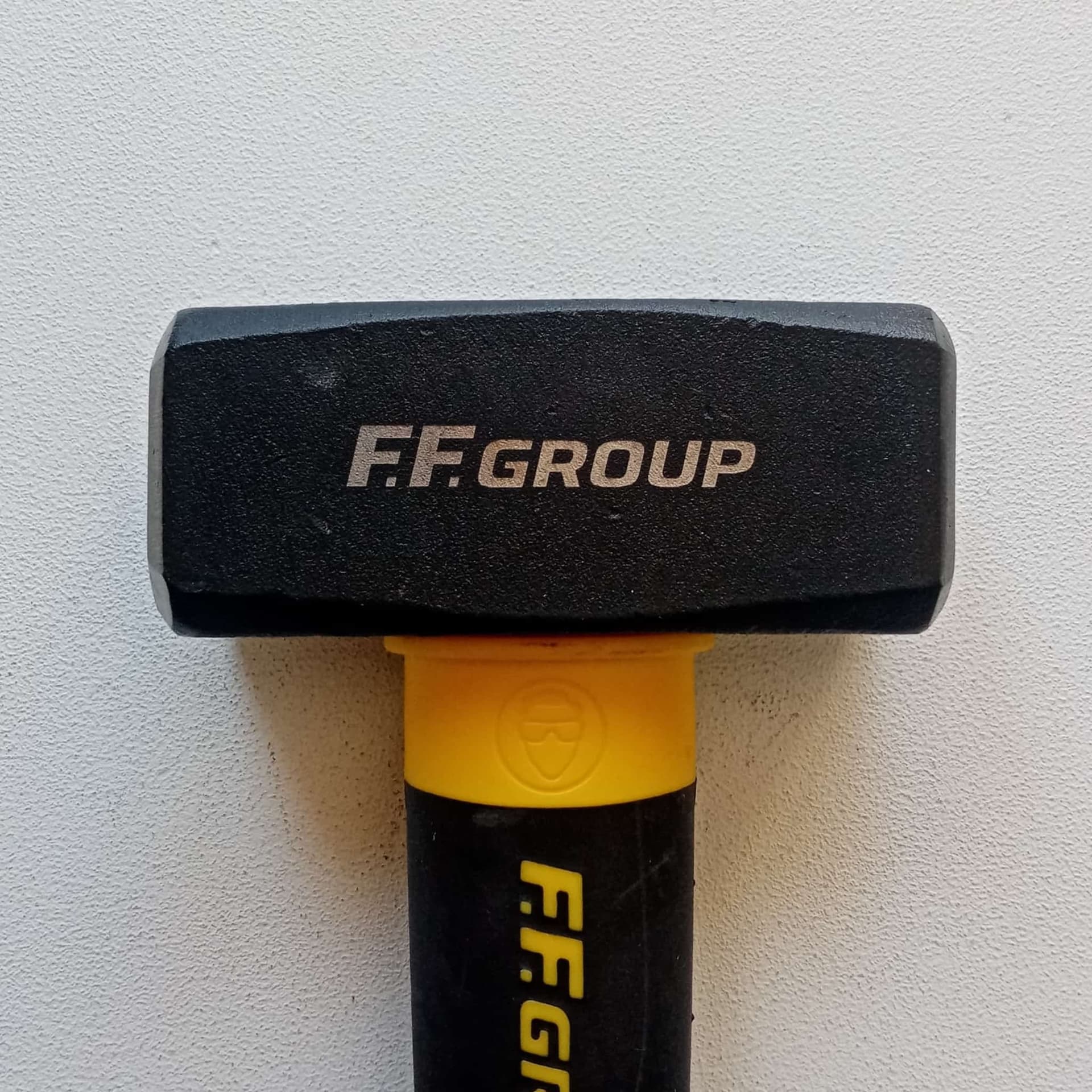 FF Group 1500gr mazzetta antisfilamento con manico in fibra impugnatura in gomma antiscivolo in Mazzoli Aloiserw.com - Altomonte, commercioVirtuoso.it