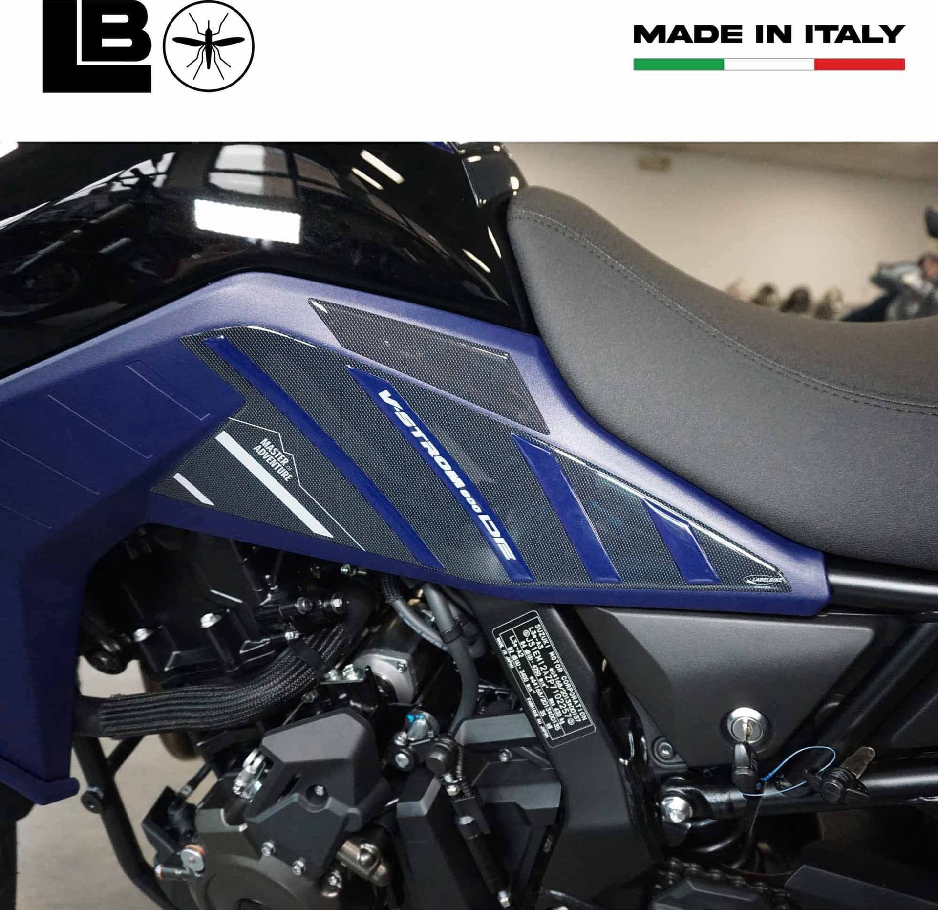 Adesivi 3D Protezioni Sottosella moto compatibili con Suzuki V-Strom 800DE in Decalcomanie adesivi e magneti LabelBike - Bibbiano, commercioVirtuoso.it