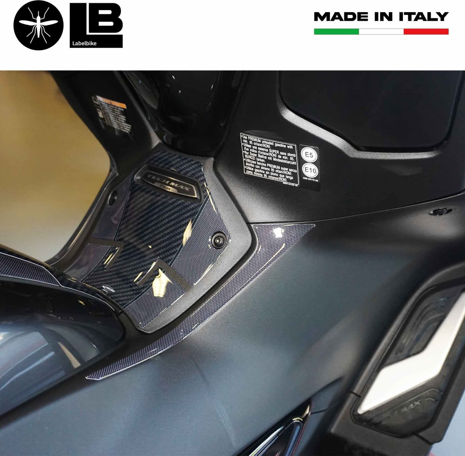 Adesivi 3D Protezioni Pedana centrale scooter compatibili con Yamaha Tmax 2022-2024 in Decalcomanie adesivi e magneti LabelBike - Bibbiano, commercioVirtuoso.it