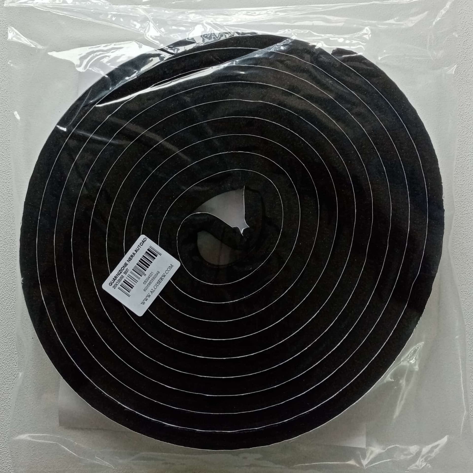 Guarnizione da 10 x 20mm lunghezza 5mt in gomma nera espansa autoadesiva in Paraspifferi e guarnizioni Aloiserw.com - Altomonte, commercioVirtuoso.it