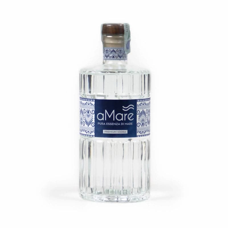 Vodka amare e gin zahara, assaggia i nostri prodotti creati usando l'acqua di mare del mediterraneo come elemento di distinzione.