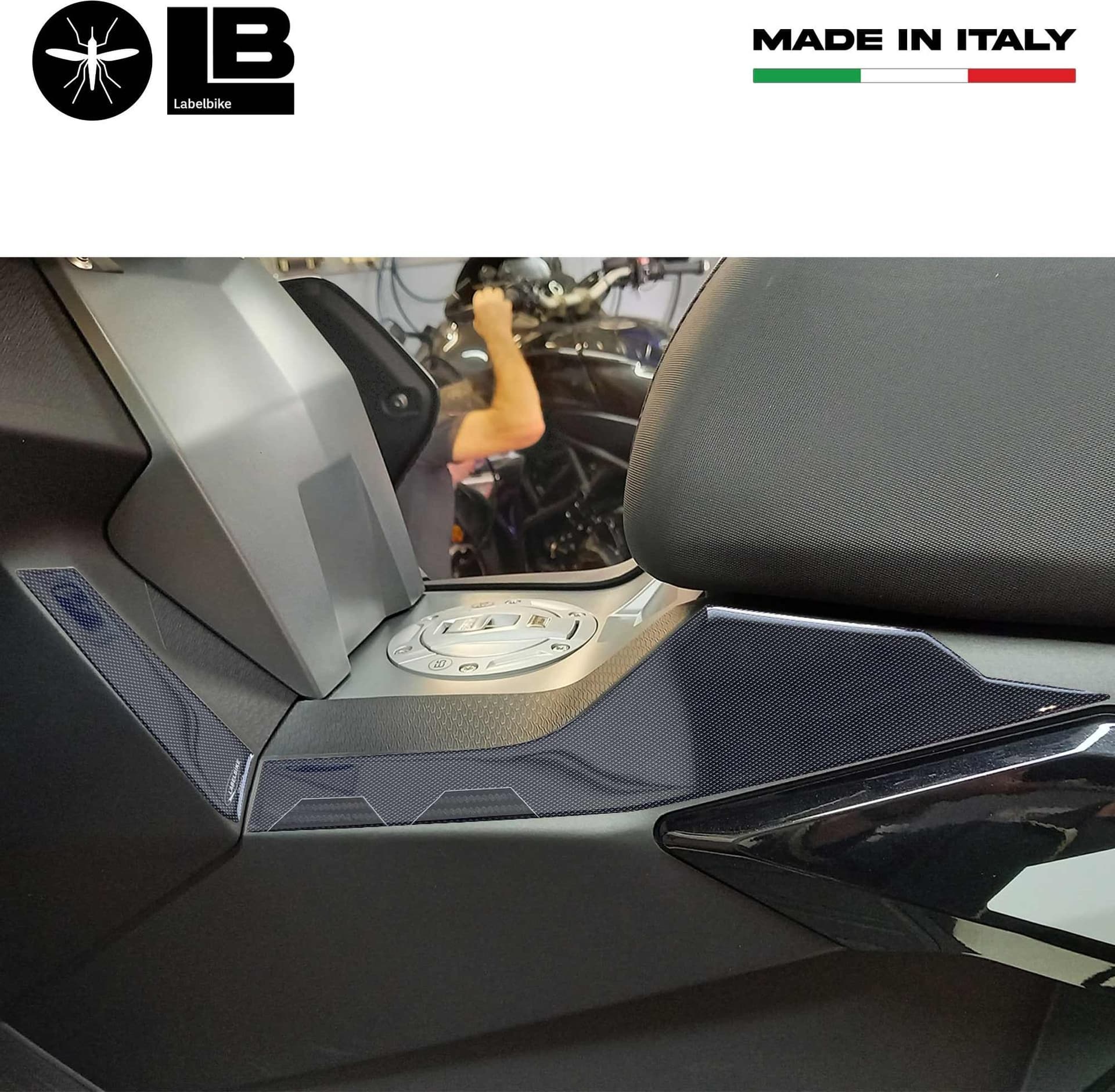 Adesivi in resina gel 3D Protezioni laterali pedana compatibile con BMW C400X in Decalcomanie adesivi e magneti LabelBike - Bibbiano, commercioVirtuoso.it