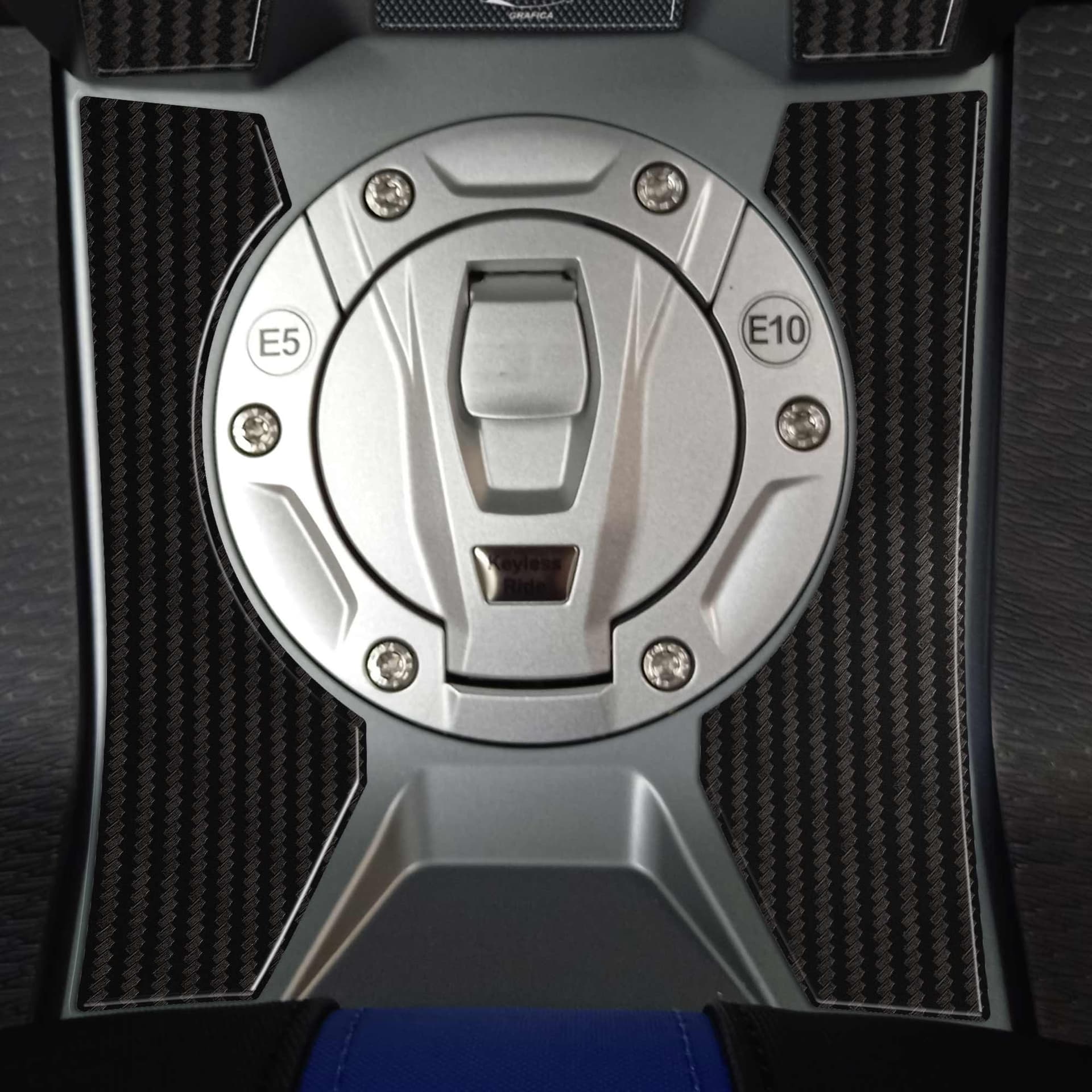 Adesivi in resina gel 3D Protezioni pedana centrale compatibile con BMW C400X in Decalcomanie adesivi e magneti LabelBike - Bibbiano, commercioVirtuoso.it