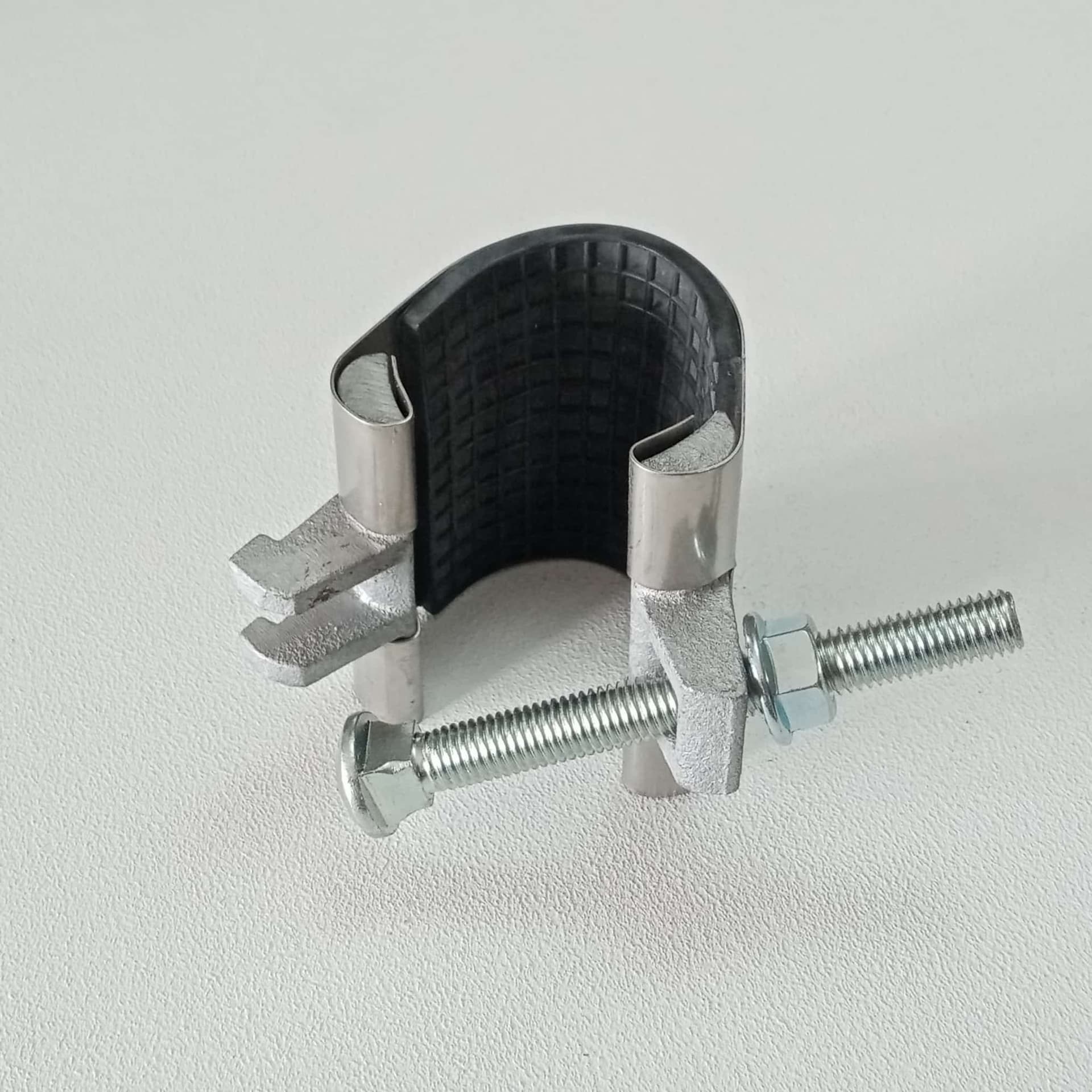 Collare di riparazione 26-30 mm inox per tubi con un tirante in Morsetti per tubi Aloiserw.com - Altomonte, commercioVirtuoso.it