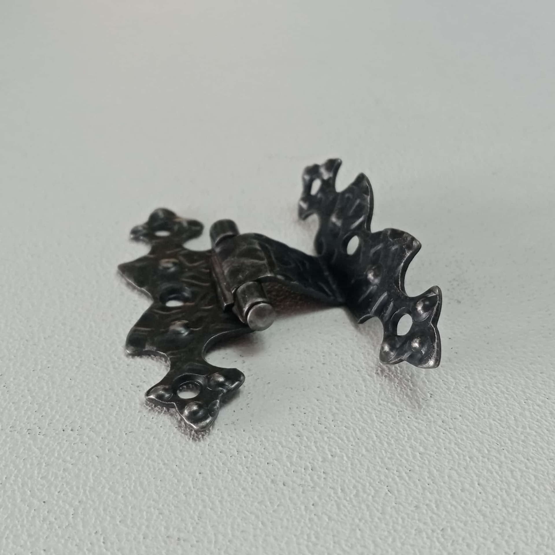 Cerniera da 67x38mm ali zancate stile ferro battuto verniciata fumè in Cardini Aloiserw.com - Altomonte, commercioVirtuoso.it
