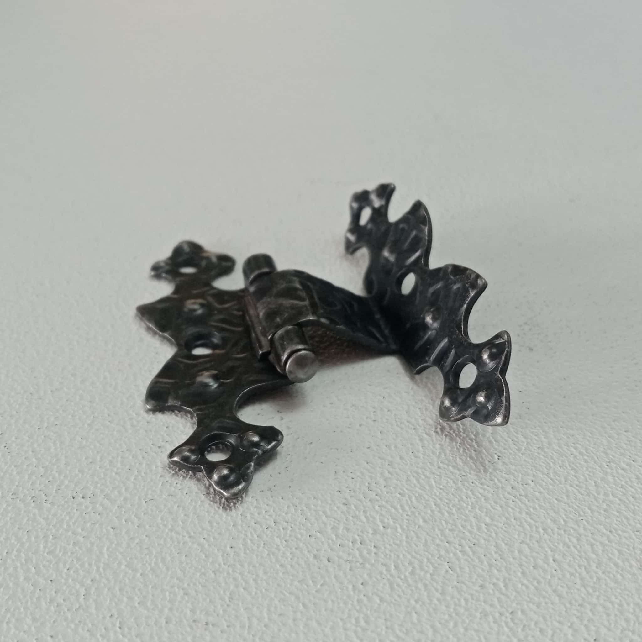 Cerniera da 67x38mm ali zancate stile ferro battuto verniciata fumè in Cardini Aloiserw.com - Altomonte, commercioVirtuoso.it