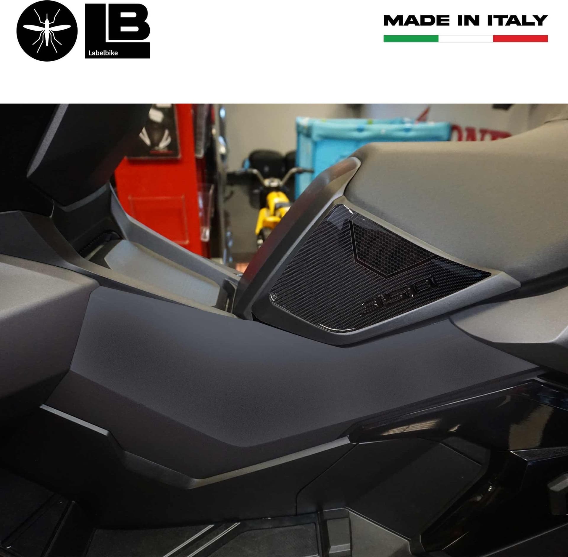 Adesivi resina 3D Protezioni laterali borchia compatibili con Honda ADV350 2022 in Decalcomanie adesivi e magneti LabelBike - Bibbiano, commercioVirtuoso.it