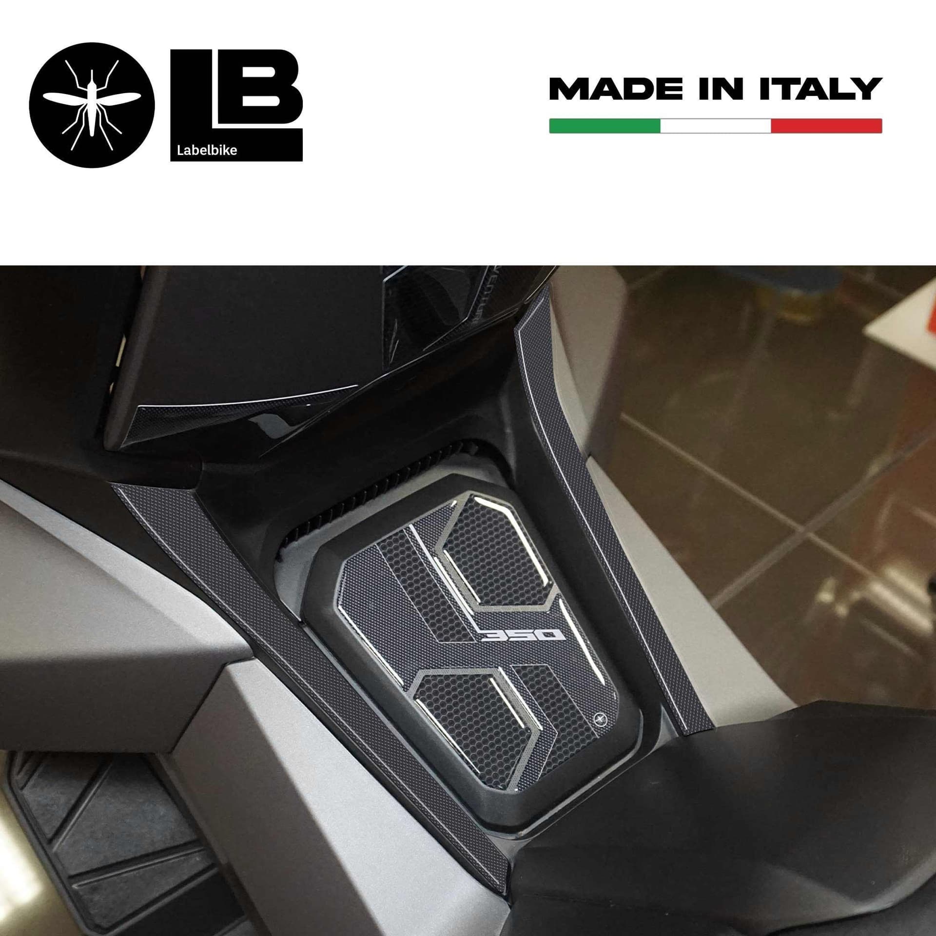 Adesivi resina 3D Protezioni pedana sportello compatibile con Honda ADV350 2022 in Decalcomanie adesivi e magneti LabelBike - Bibbiano, commercioVirtuoso.it
