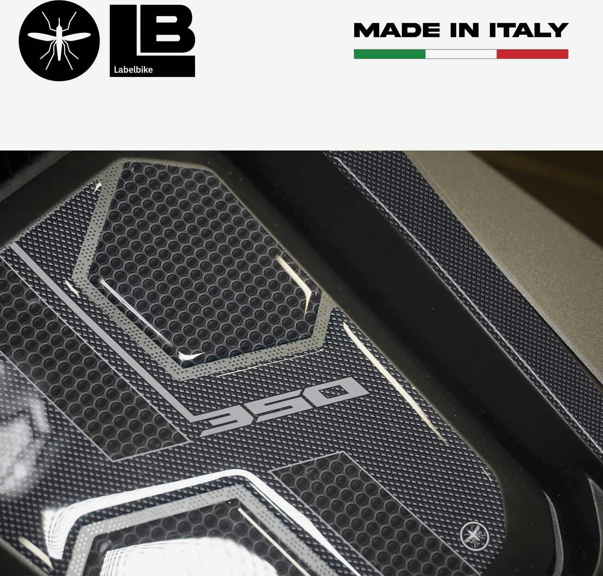 Adesivi resina 3D Protezioni pedana sportello compatibile con Honda ADV350 2022 in Decalcomanie adesivi e magneti LabelBike - Bibbiano, commercioVirtuoso.it