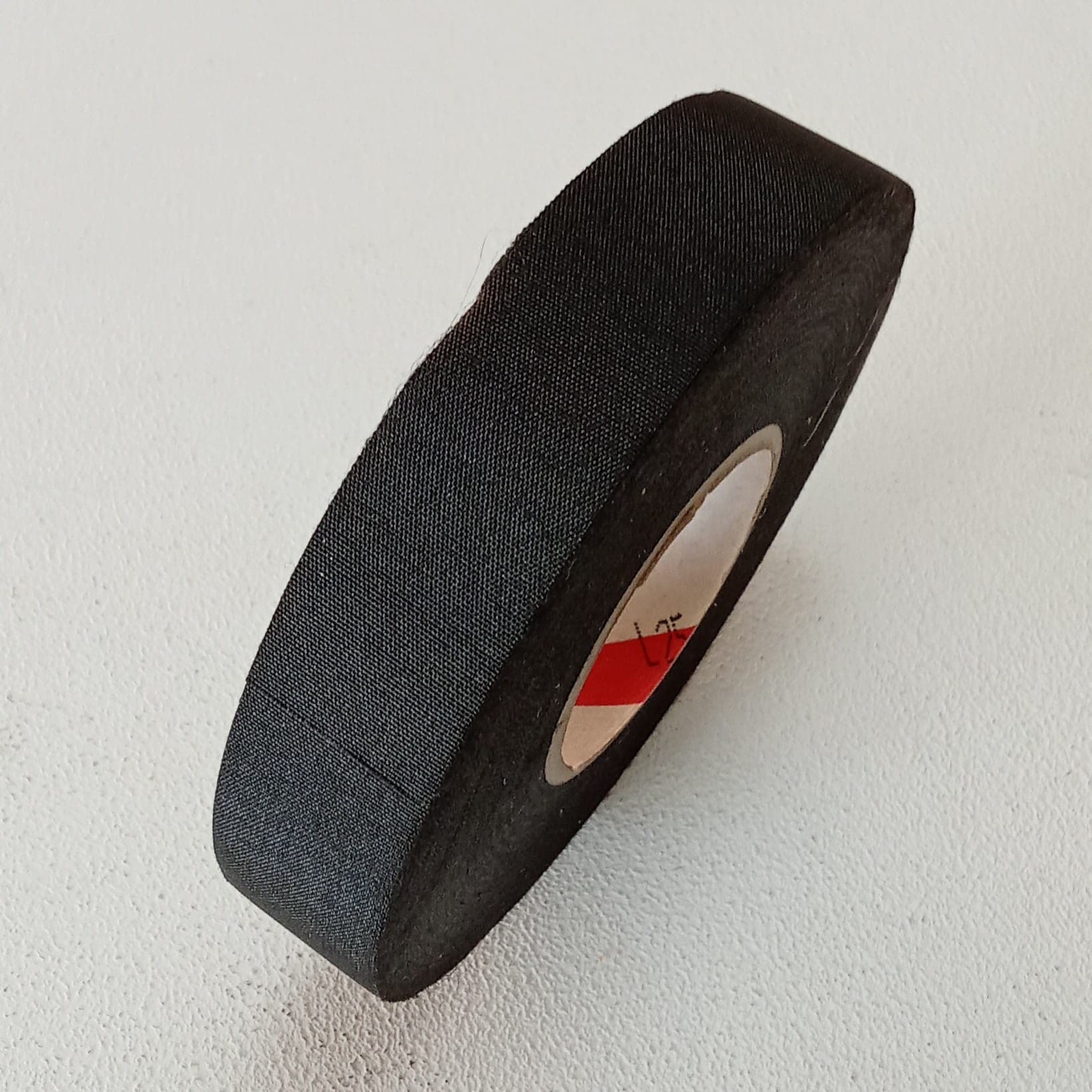 Nastro adesivo 19 mm x 25 mt in tessuto nero di poliestere per raggruppare e fissare fasci di cavi in Nastro isolante Aloiserw.com - Altomonte, commercioVirtuoso.it