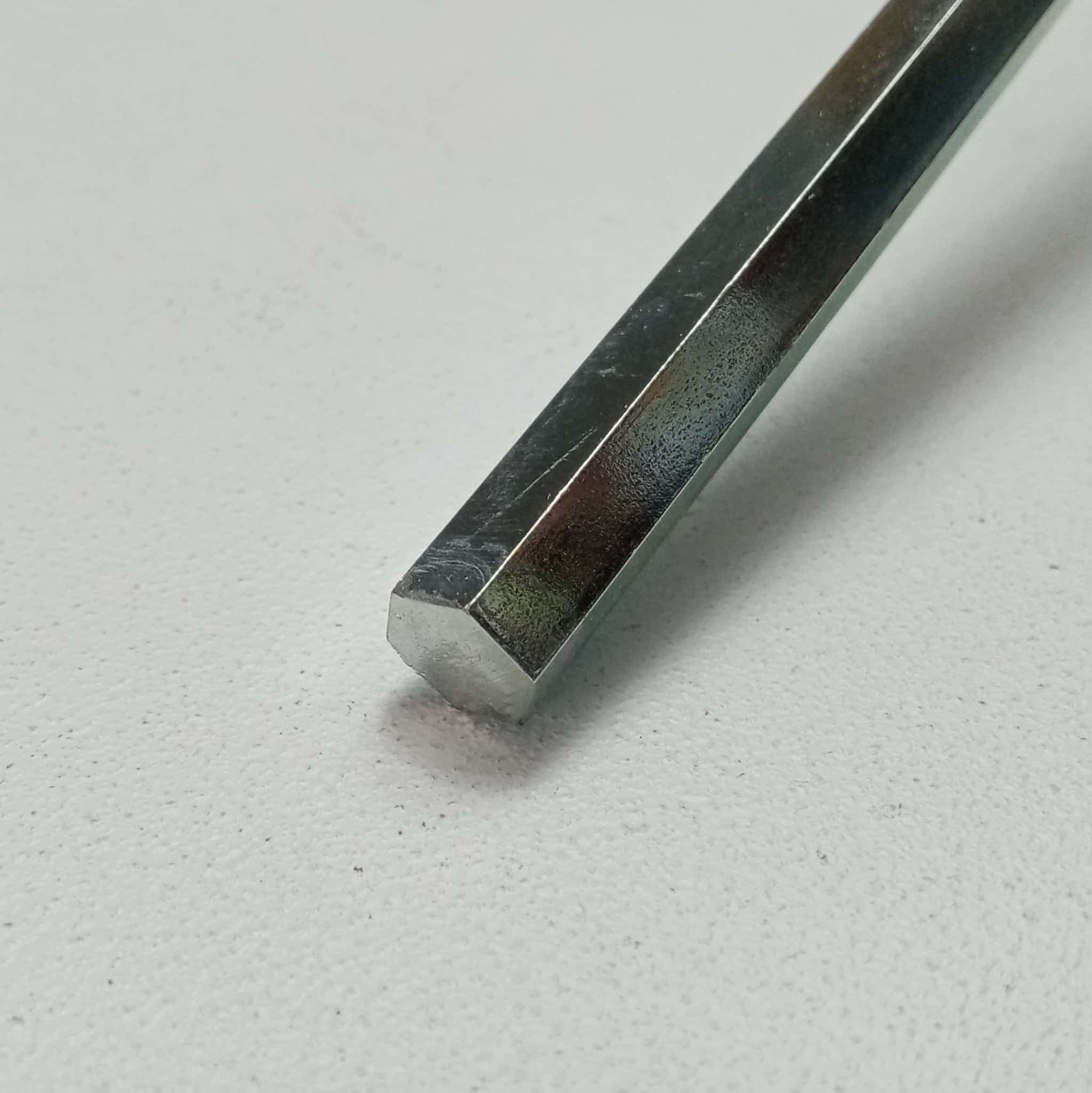 Frusta da 130x140mm a 4 settori in acciaio zincato attacco esagonale per mescolatore in Fruste da cucina Aloiserw.com - Altomonte, commercioVirtuoso.it