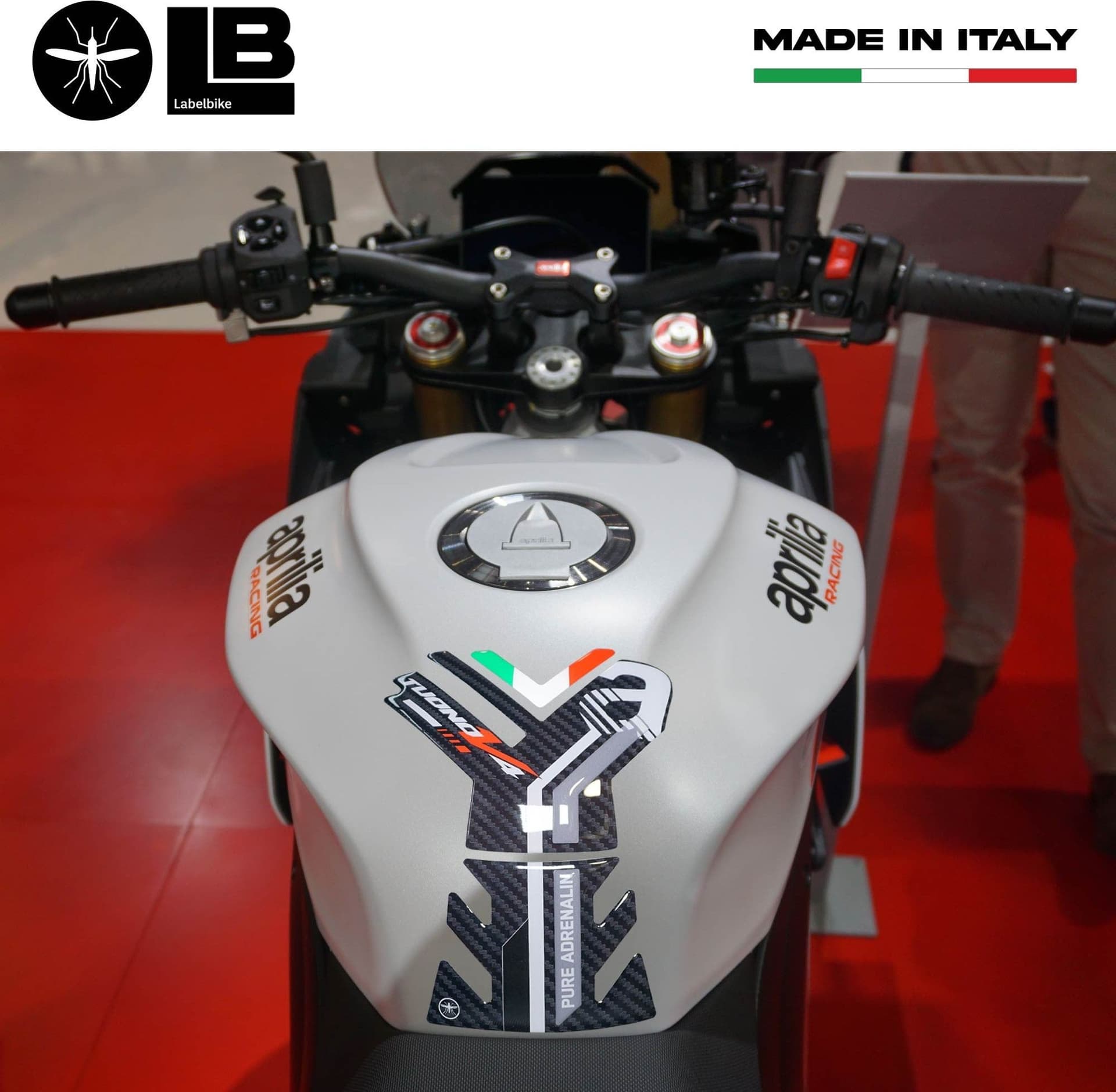 Adesivo 3D Protezione serbatoio compatibile con Aprilia Tuono V4 1100 2021-2023 in Decalcomanie adesivi e magneti LabelBike - Bibbiano, commercioVirtuoso.it