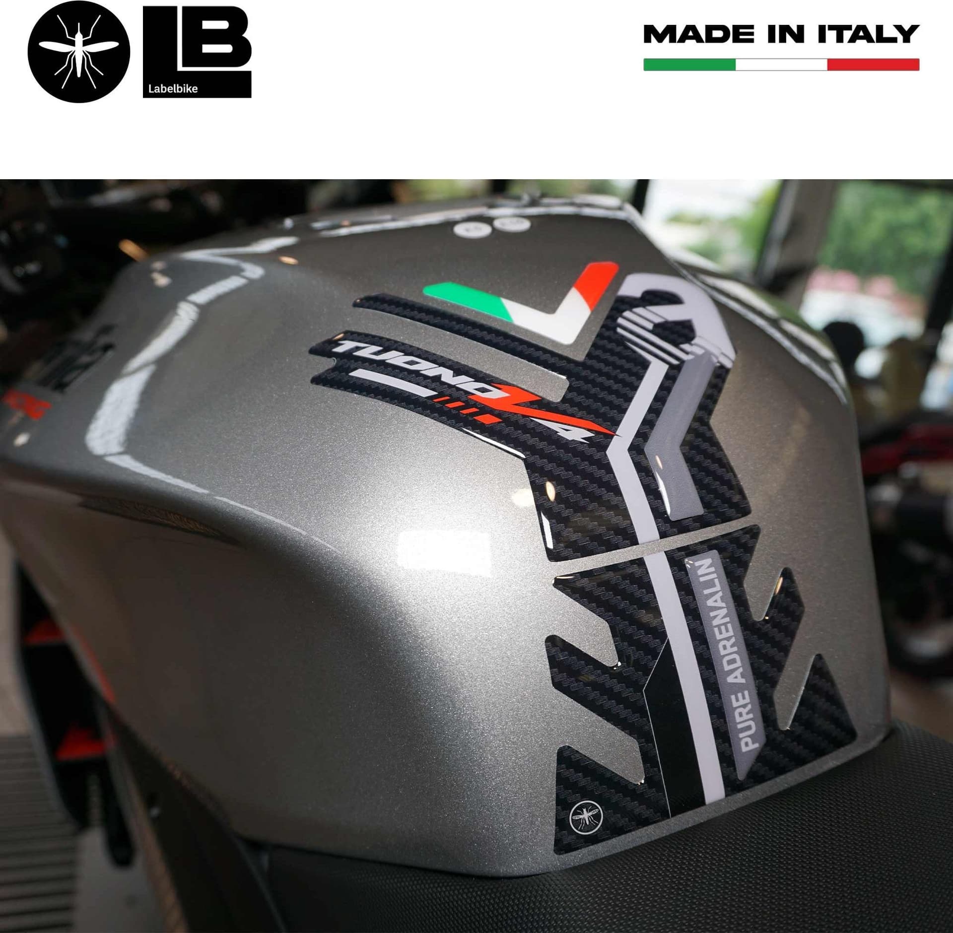 Adesivo 3D Protezione serbatoio compatibile con Aprilia Tuono V4 1100 2021-2023 in Decalcomanie adesivi e magneti LabelBike - Bibbiano, commercioVirtuoso.it