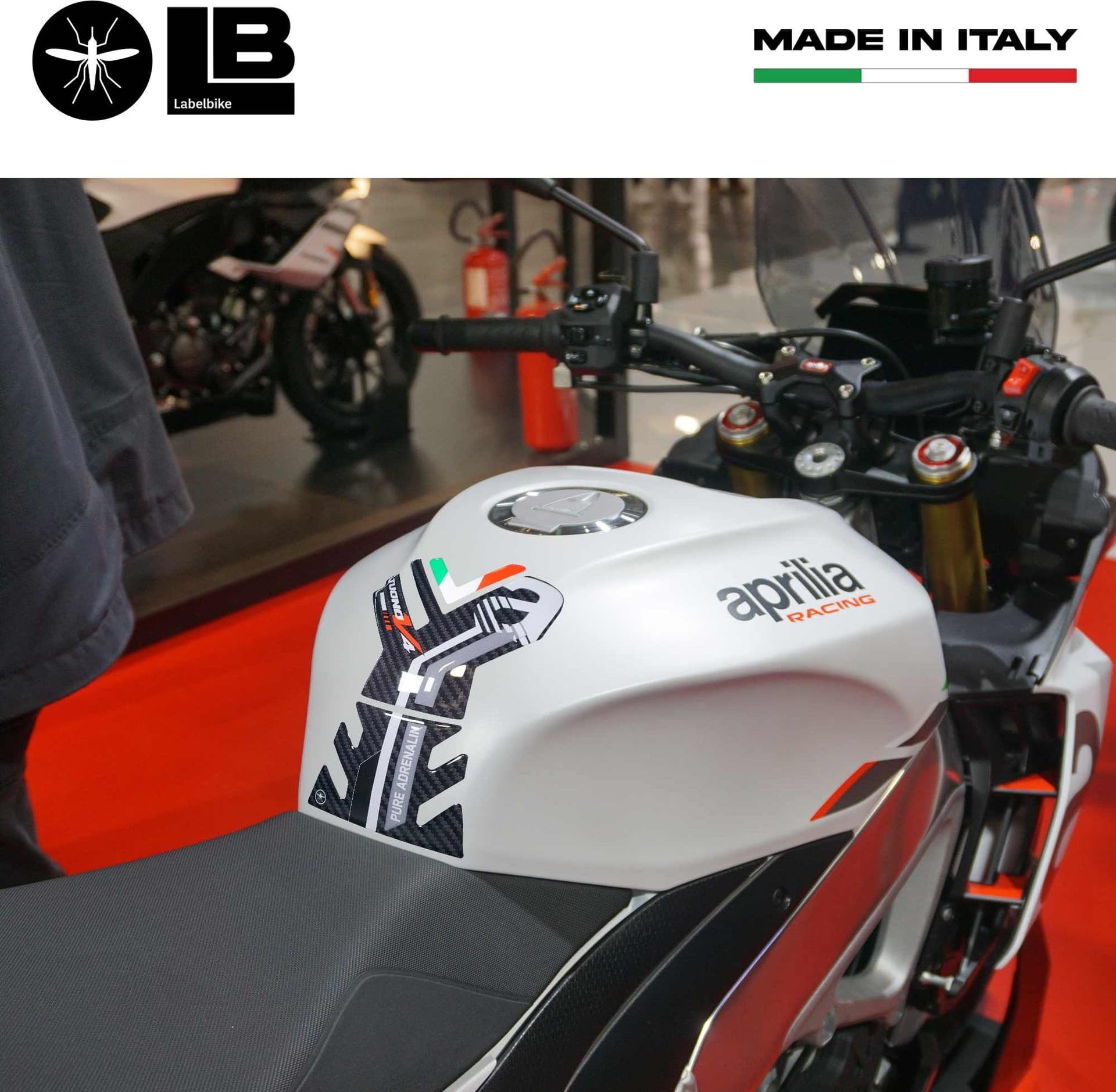 Adesivo 3D Protezione serbatoio compatibile con Aprilia Tuono V4 1100 2021-2023 in Decalcomanie adesivi e magneti LabelBike - Bibbiano, commercioVirtuoso.it