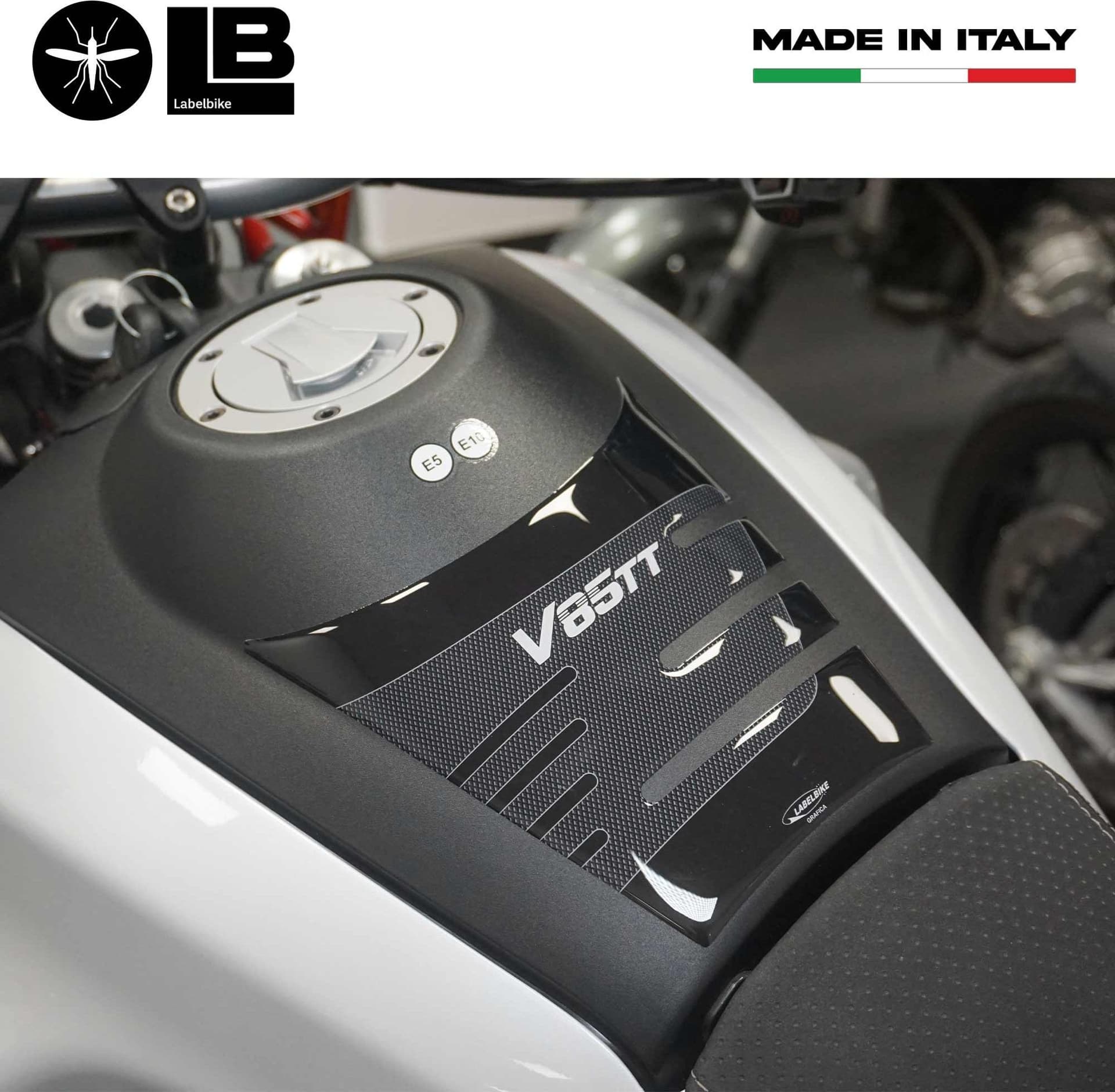 Adesivo 3D Protezione Serbatoio compatibili con Moto Guzzi V85 TT 2019 - 2023 in Decalcomanie adesivi e magneti LabelBike - Bibbiano, commercioVirtuoso.it