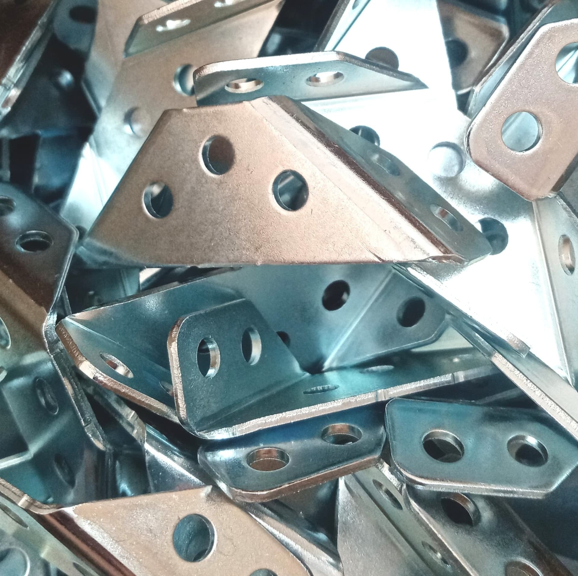 Piastrina angolare 19x63x15mm - 10pz supporto a 3 lati per riparazione e giunzione in Staffa Aloiserw.com - Altomonte, commercioVirtuoso.it