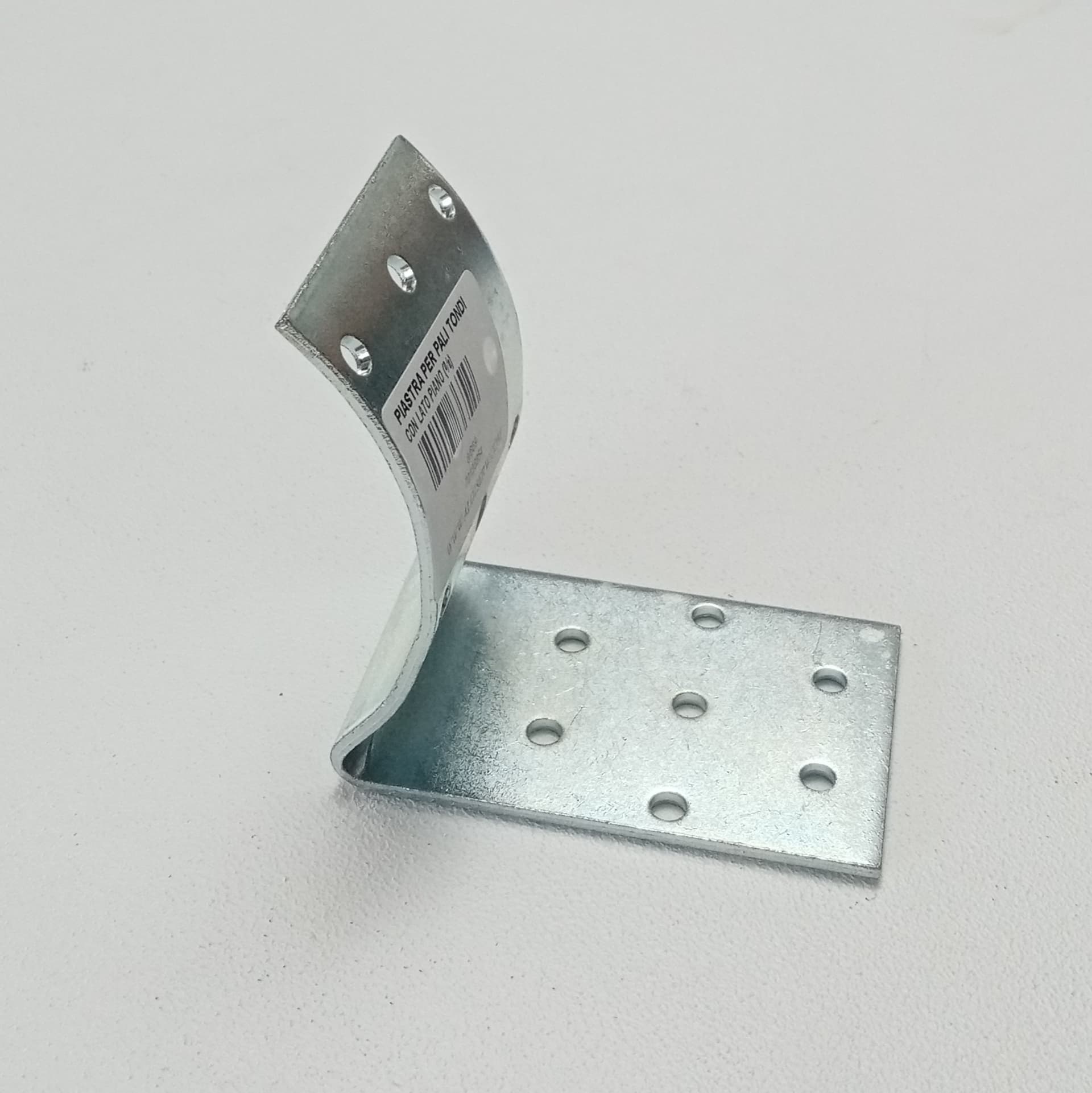 Piastra 80x80mm ad angolo per giunzione di pali tondi e quadri zincata bianca in Staffa Aloiserw.com - Altomonte, commercioVirtuoso.it