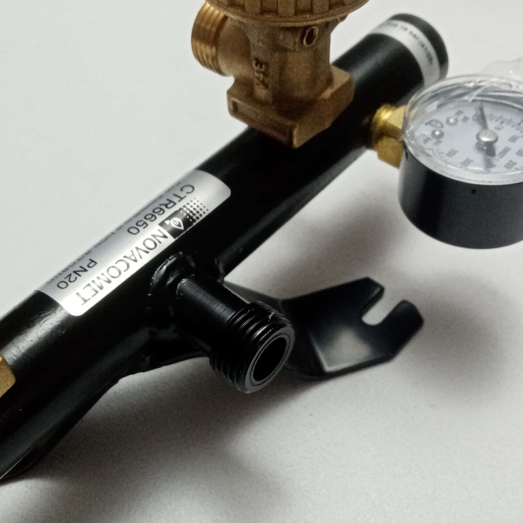 Centralina Manifold per due bombole gas gpl con manometro e valvola di sicurezza in Regolatori gas e pompe Aloiserw.com - Altomonte, commercioVirtuoso.it