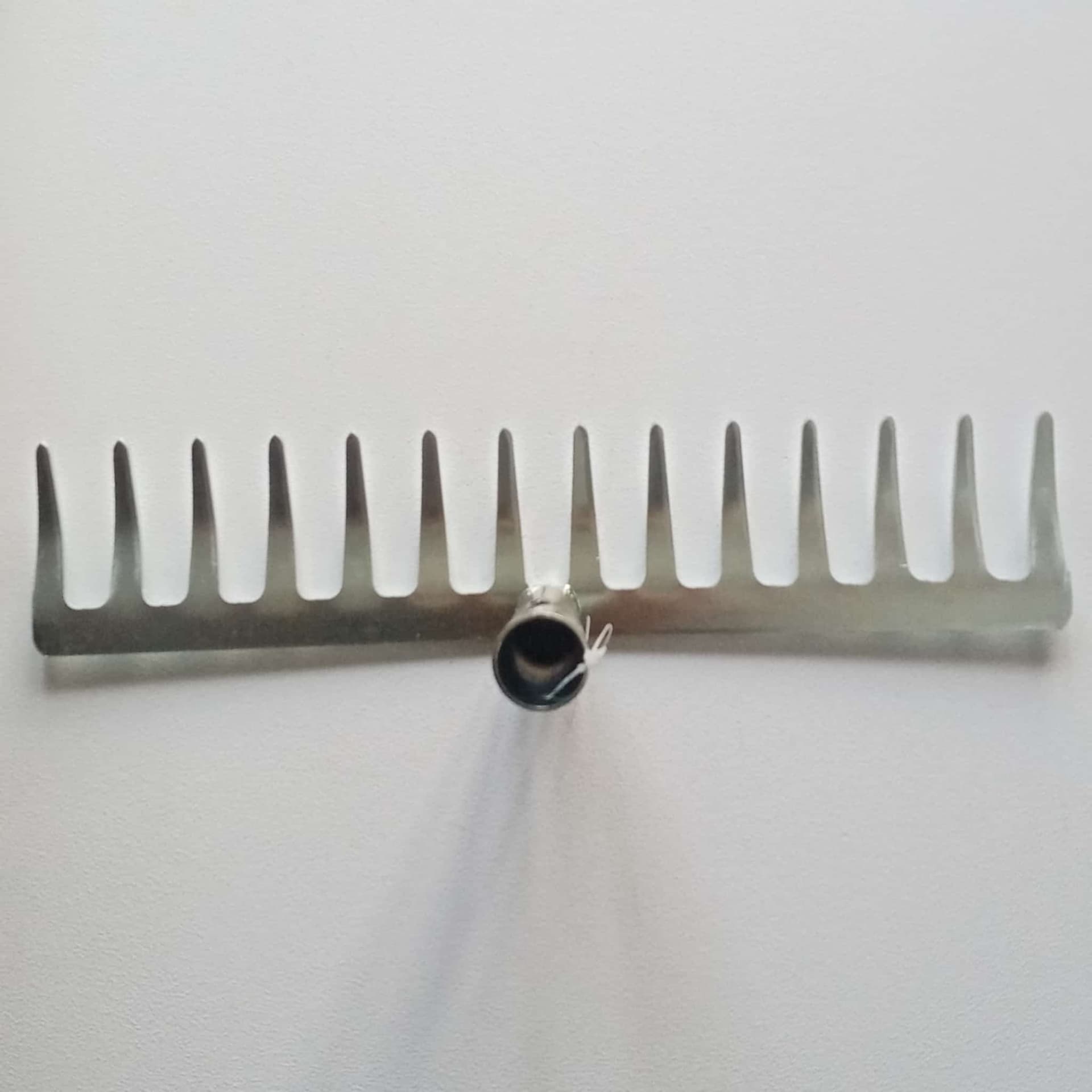 Banman rastrello di acciaio zincato a 14 denti larghezza 36cm senza manico in Rastrelli Aloiserw.com - Altomonte, commercioVirtuoso.it