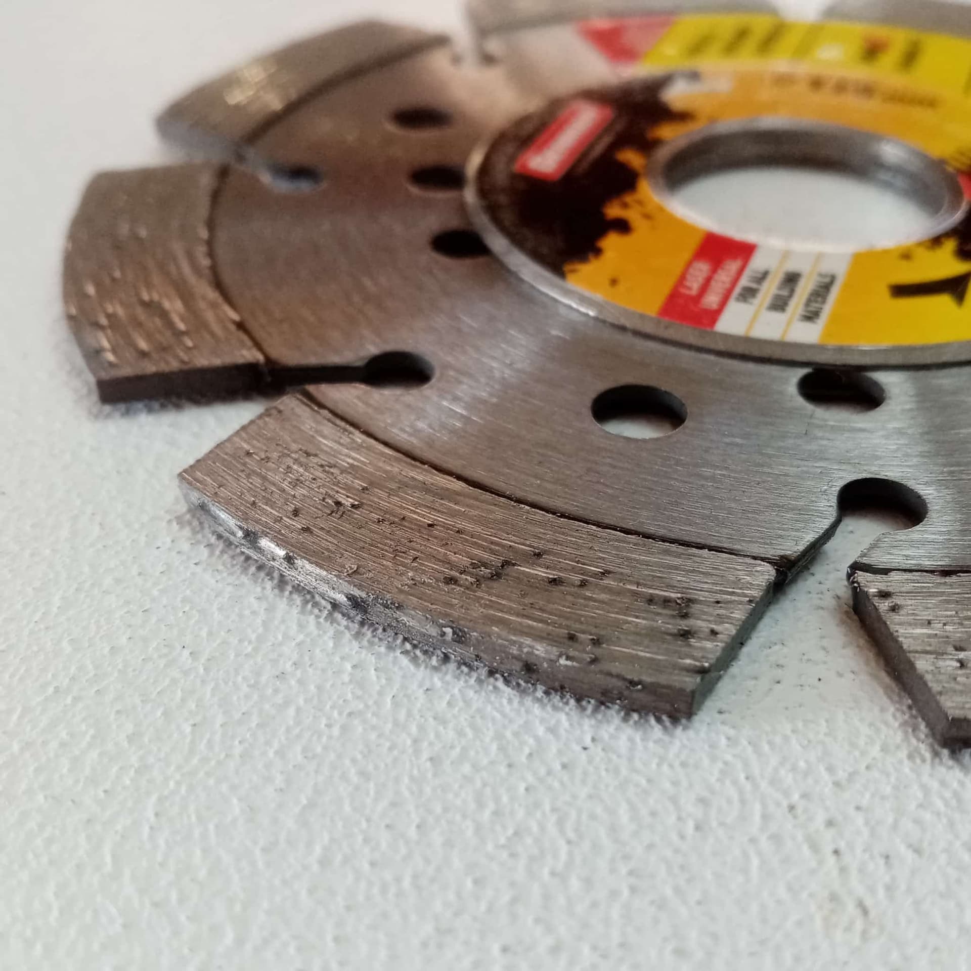 Benman Maxpower laser universal 115mm disco diamantato per calcestruzzo armato, rocce dure, materiali da costruzione in Dischi diamantati Aloiserw.com - Altomonte, commercioVirtuoso.it