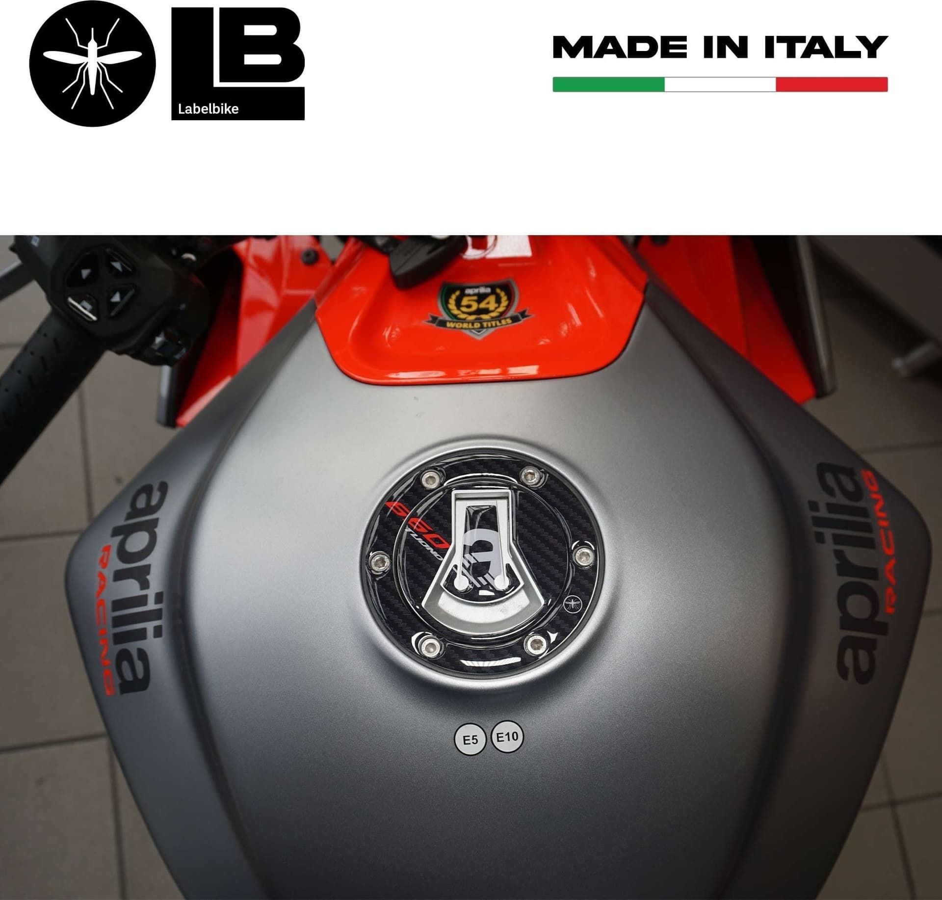 Adesivo 3D Protezione tappo serbatoio compatibile con Aprilia Tuono 660 2021-23 in Decalcomanie adesivi e magneti LabelBike - Bibbiano, commercioVirtuoso.it