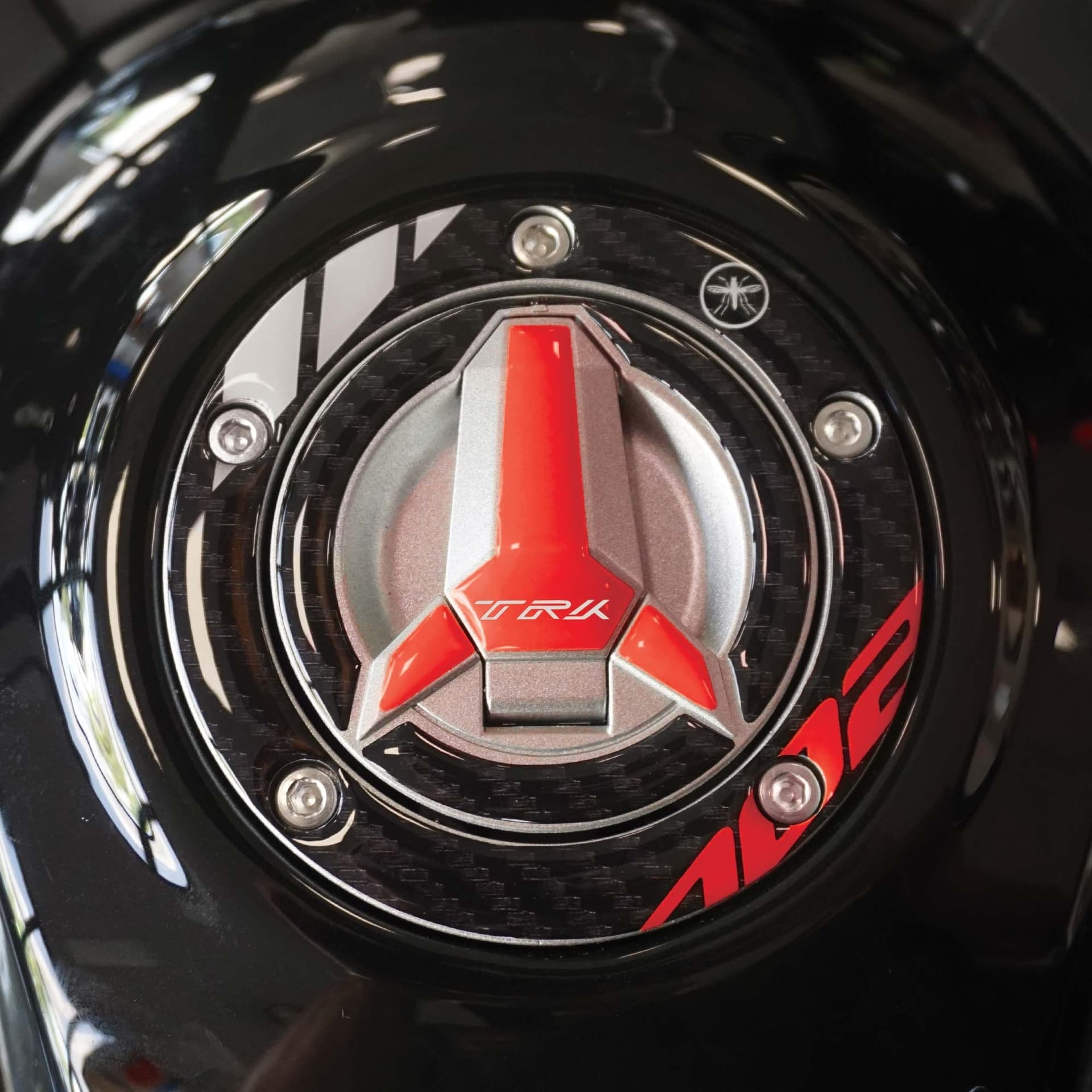 Adesivo 3D Protezione tappo serbatoio compatibile con Benelli TRK 702 e 702X in Decalcomanie adesivi e magneti LabelBike - Bibbiano, commercioVirtuoso.it