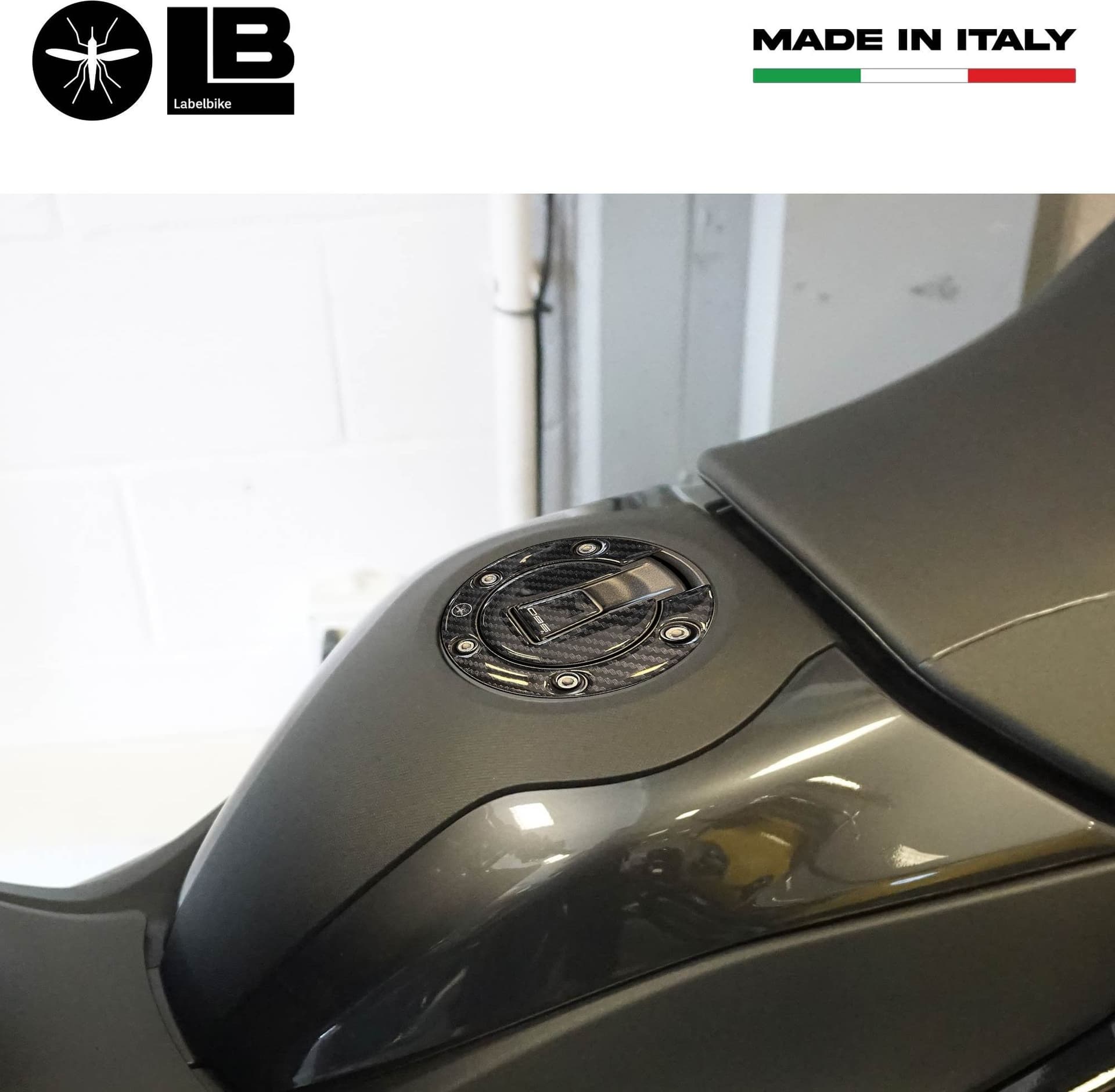 Adesivo 3D Protezione tappo serbatoio scooter compatibile con Yamaha Tmax 2022 in Decalcomanie adesivi e magneti LabelBike - Bibbiano, commercioVirtuoso.it