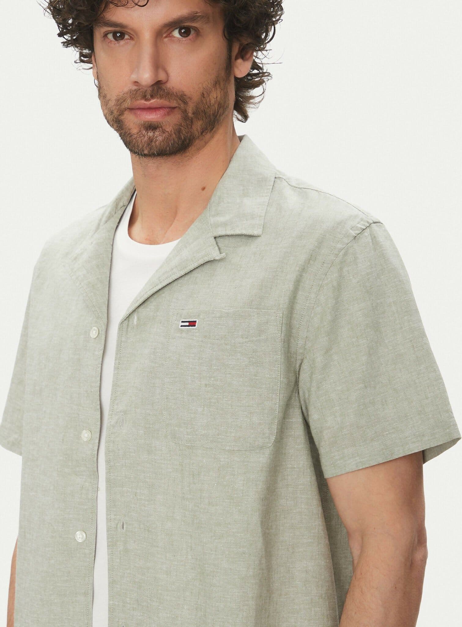 Camica per uomo della Tommy Jeans, a maniche corte, materiale cotone biologico e lino in Camicie casual Loweconomy - Marineo, commercioVirtuoso.it