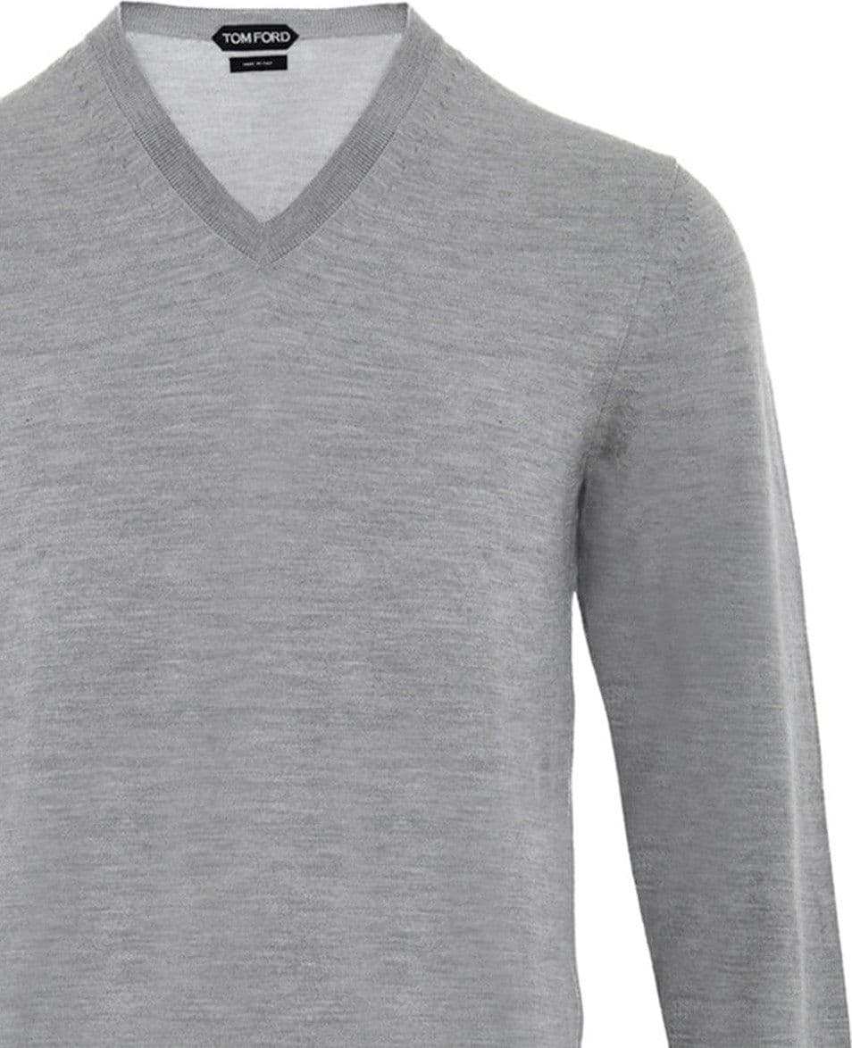 Tom Ford Maglia Grigia con Scollo a V in Cashmere e Seta da uomo in Maglioni Drestige - Casamassima, commercioVirtuoso.it