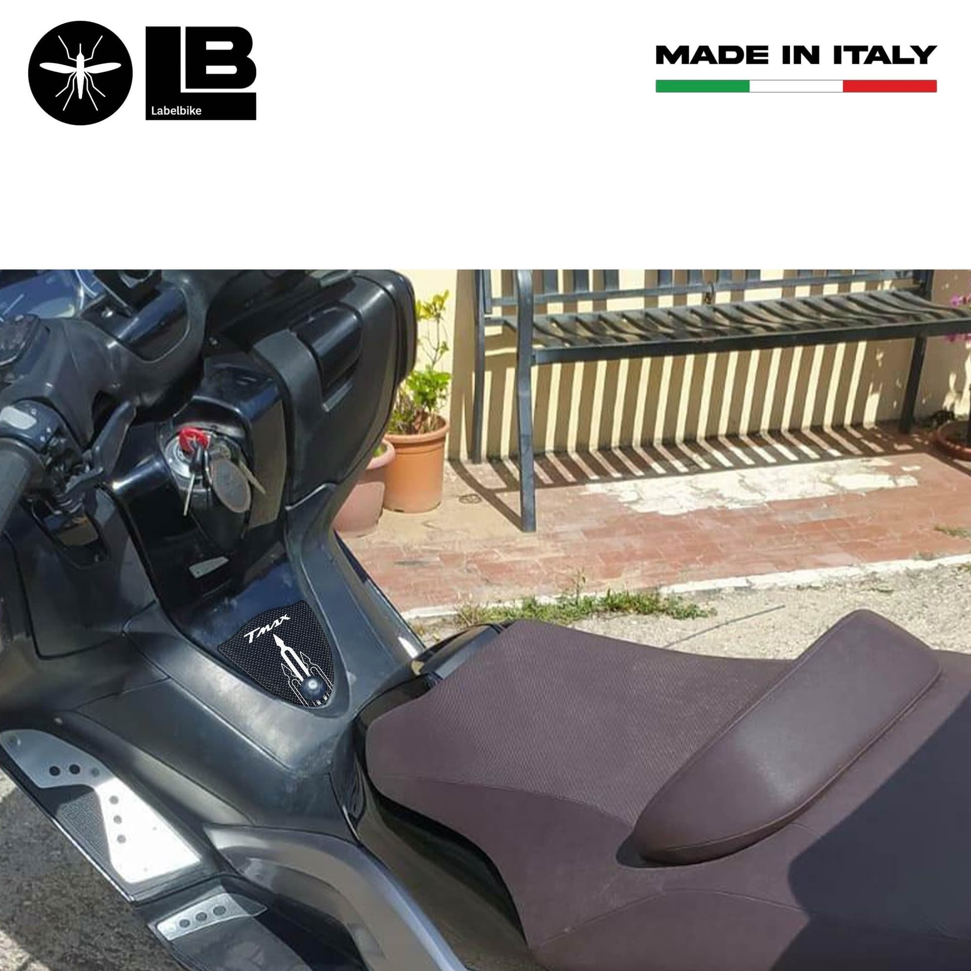 Adesivo resina gel 3D Protezione zona pedana compatibile con T-Max 2008-2011 in Decalcomanie adesivi e magneti LabelBike - Bibbiano, commercioVirtuoso.it