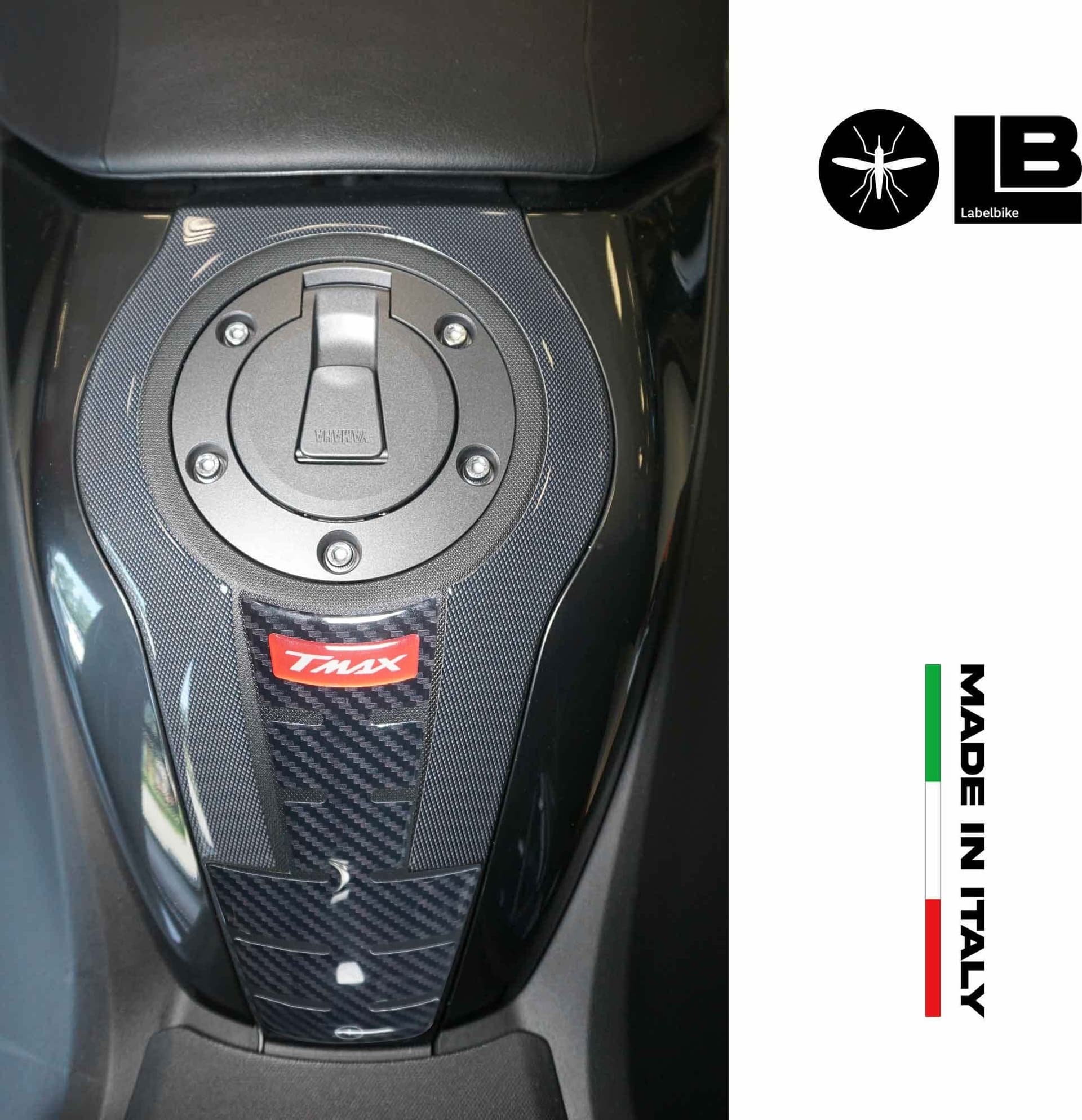 Adesivo resinato 3D Protezione Borchia Tunnel compatibile con Yamaha Tmax 2022 in Decalcomanie adesivi e magneti LabelBike - Bibbiano, commercioVirtuoso.it