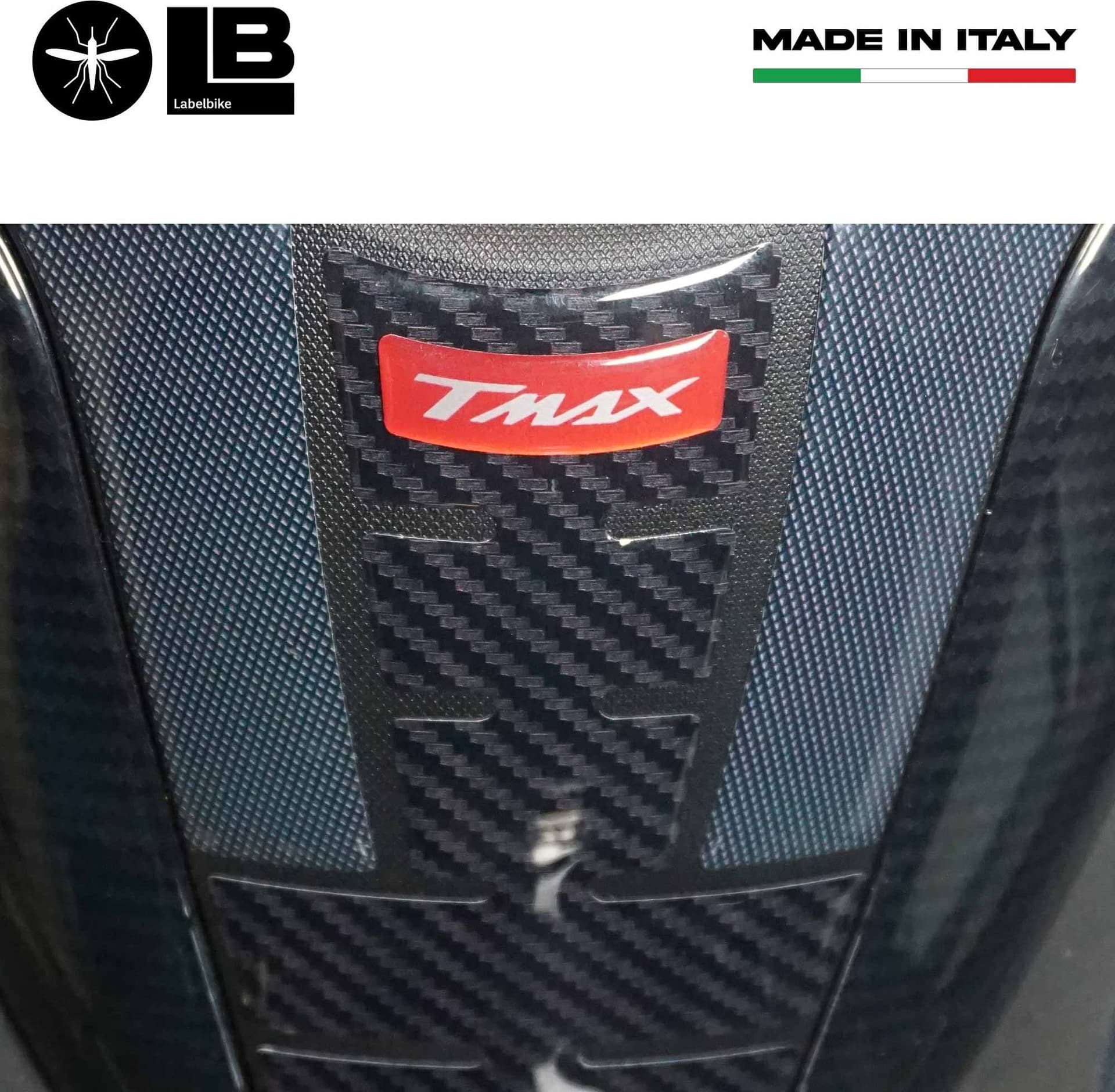 Adesivo resinato 3D Protezione Borchia Tunnel compatibile con Yamaha Tmax 2022 in Decalcomanie adesivi e magneti LabelBike - Bibbiano, commercioVirtuoso.it