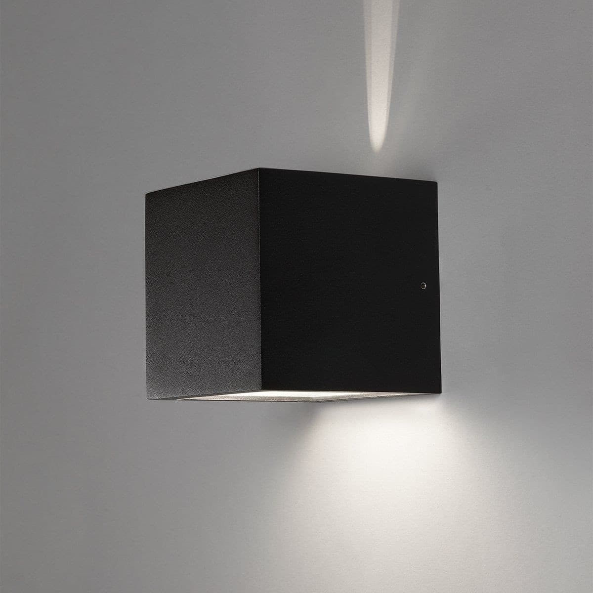 APPLIQUE LED CUBO NERO LAMPADA DA PARETE 5W 750LMN LUCE REGOLABILE UPDOWN IP65 in Lampade da parete Trade Shop italia - Napoli, commercioVirtuoso.it