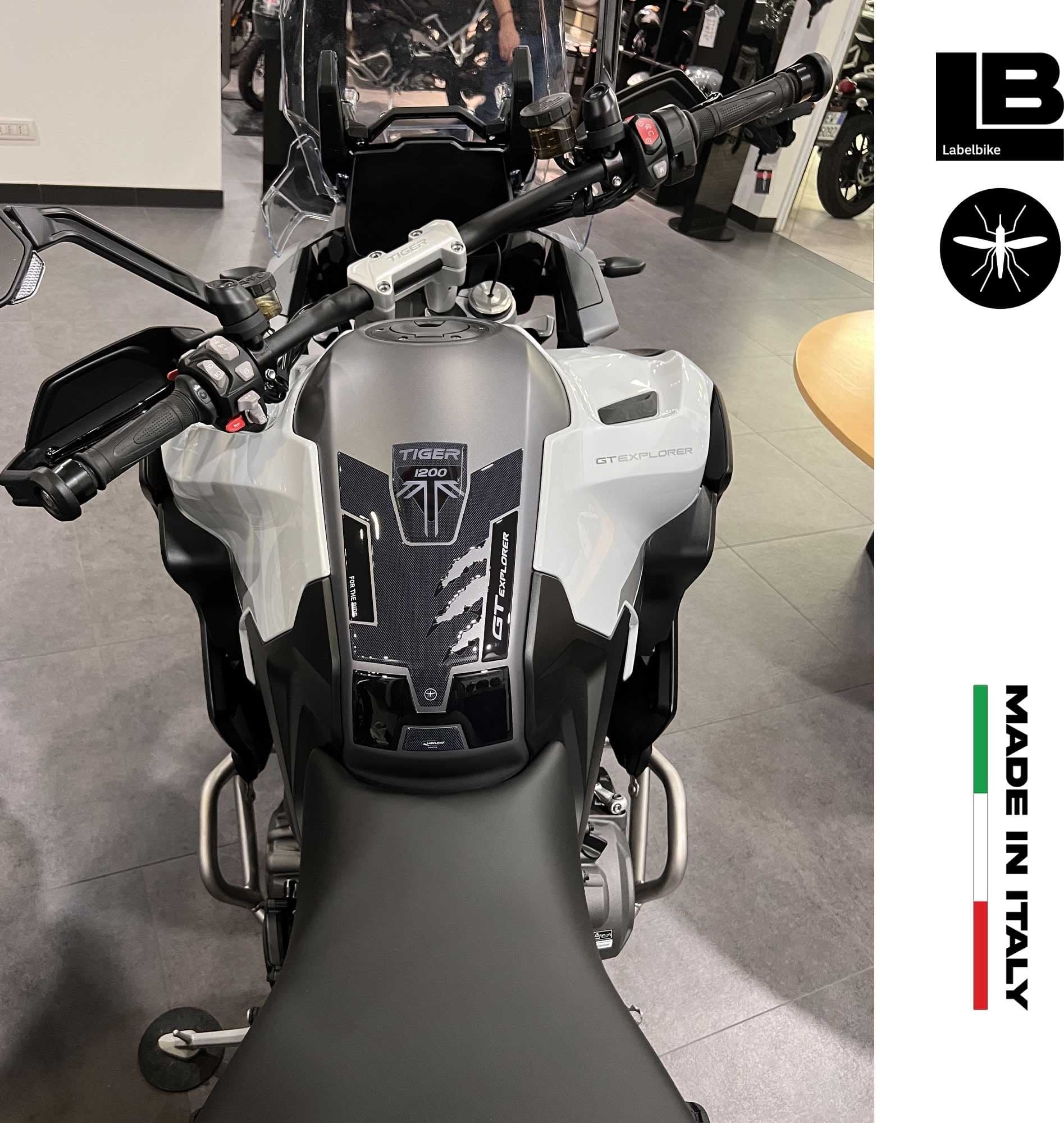 Kit Paraserbatoio moto compatibile con Triumph Tiger 1200 GT Explorer 2022-2023 in Decalcomanie adesivi e magneti LabelBike - Bibbiano, commercioVirtuoso.it