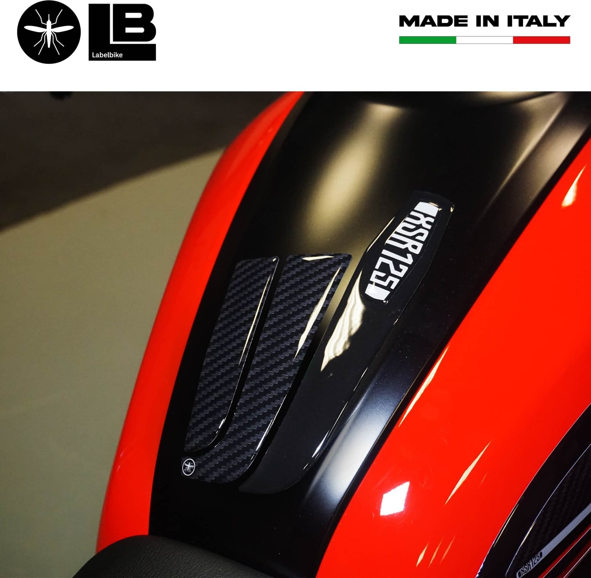 Paraserbatoio adesivo 3D Protezione serbatoio moto compatibile con Yamaha XSR125 in Decalcomanie adesivi e magneti LabelBike - Bibbiano, commercioVirtuoso.it