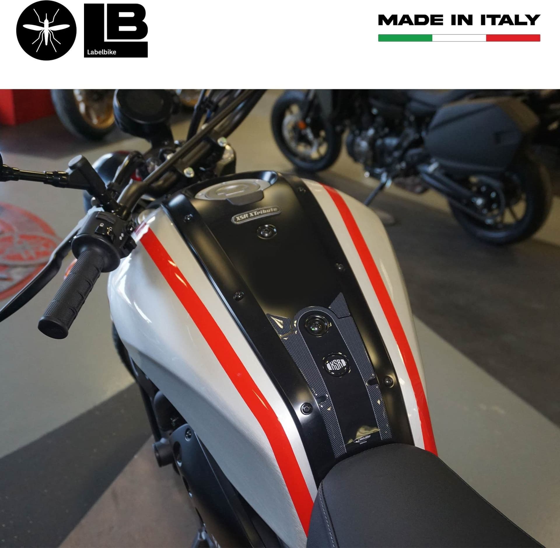 Paraserbatoio adesivo 3D Protezione serbatoio moto compatibile con Yamaha XSR700 in Decalcomanie adesivi e magneti LabelBike - Bibbiano, commercioVirtuoso.it
