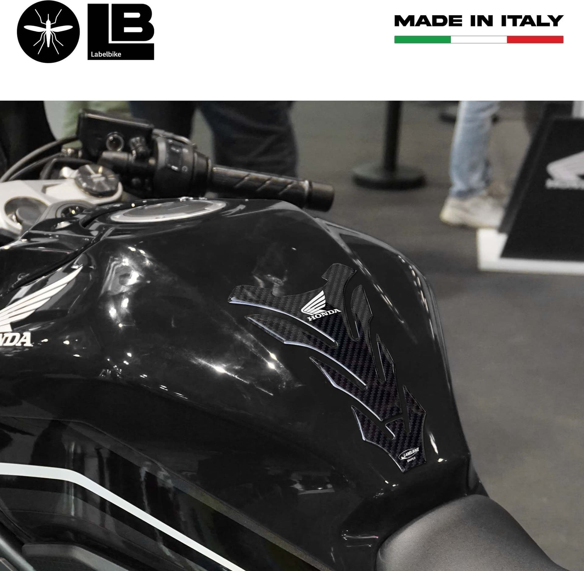 Paraserbatoio Licenza Ufficiale Honda adesivo resina 3D carbonio logo bianco in Decalcomanie adesivi e magneti LabelBike - Bibbiano, commercioVirtuoso.it