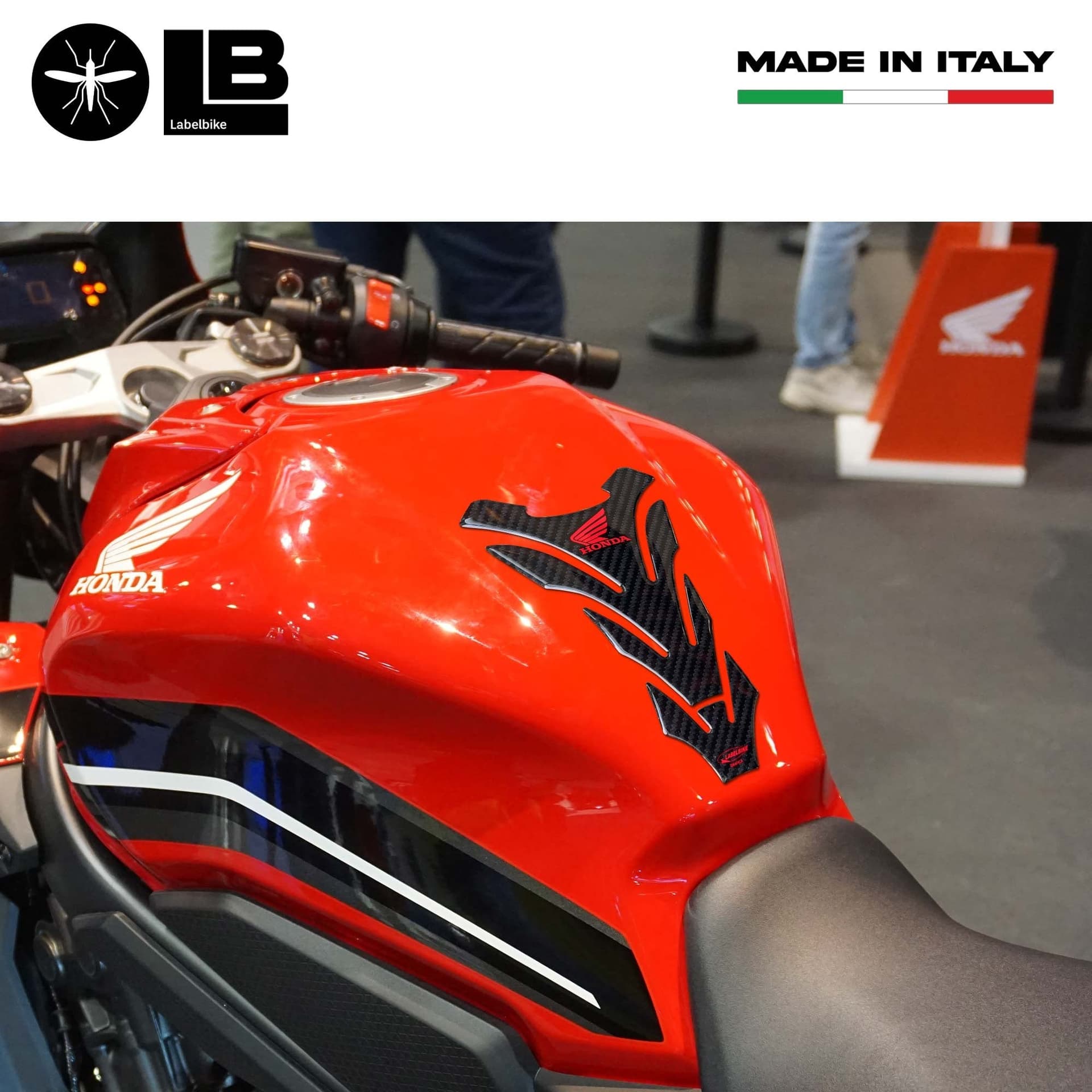 Paraserbatoio Licenza Ufficiale Honda adesivo resina 3D carbonio logo rosso in Decalcomanie adesivi e magneti LabelBike - Bibbiano, commercioVirtuoso.it