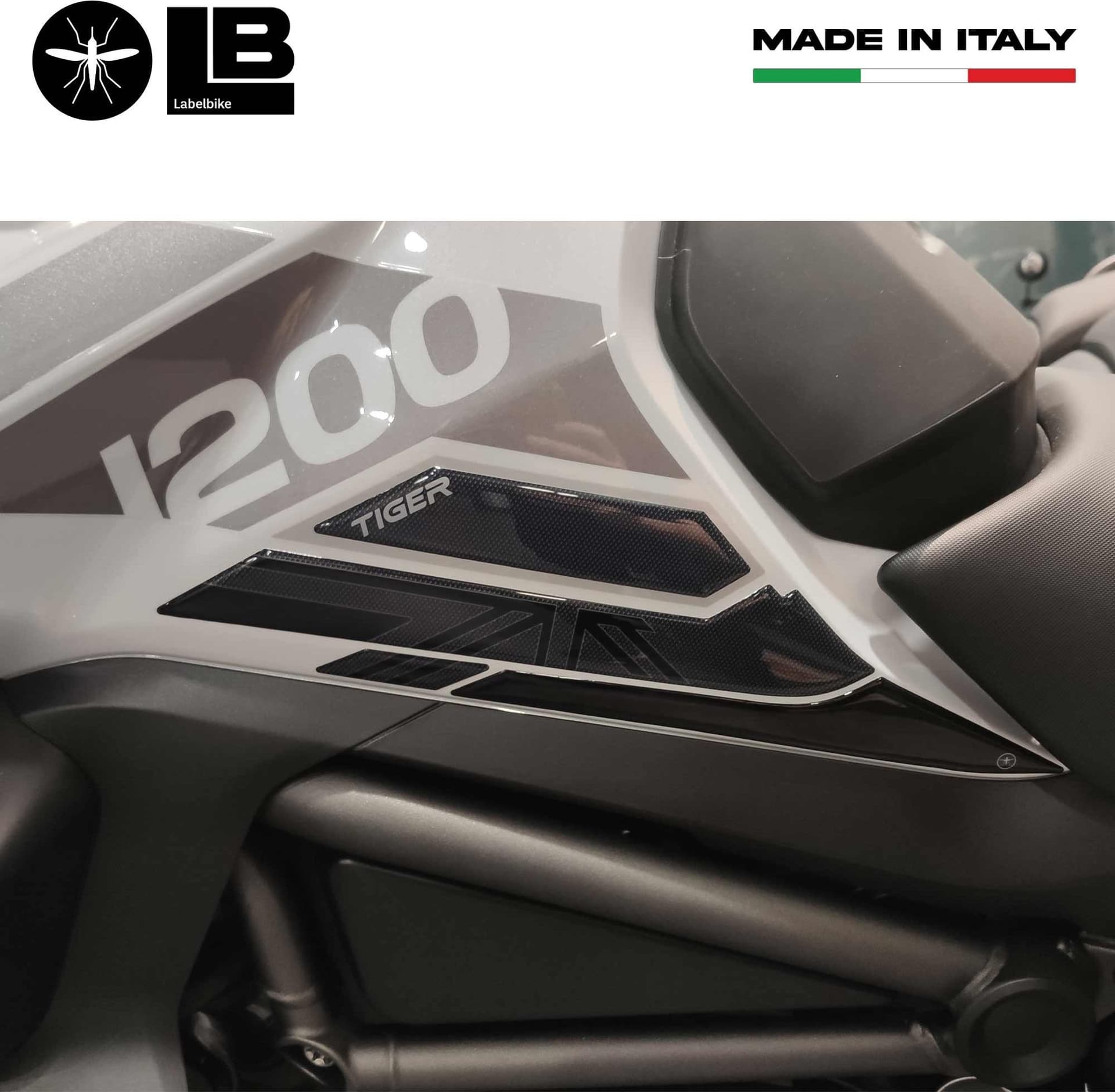 Protezioni laterali 3D compatibili con Triumph Tiger 1200 Rally pro 2021-2023 in Decalcomanie adesivi e magneti LabelBike - Bibbiano, commercioVirtuoso.it