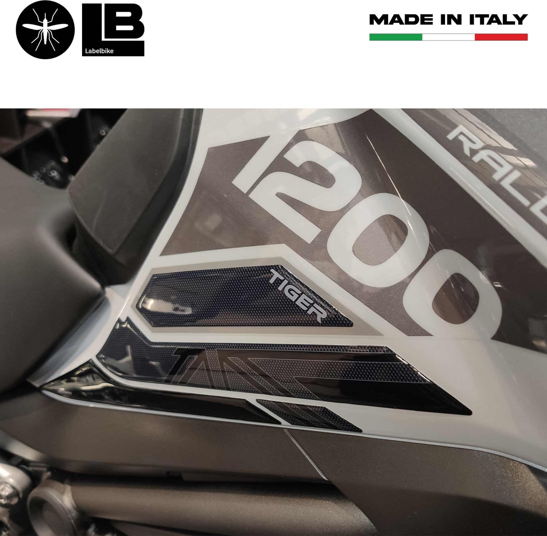 Protezioni laterali 3D compatibili con Triumph Tiger 1200 Rally pro 2021-2023 in Decalcomanie adesivi e magneti LabelBike - Bibbiano, commercioVirtuoso.it