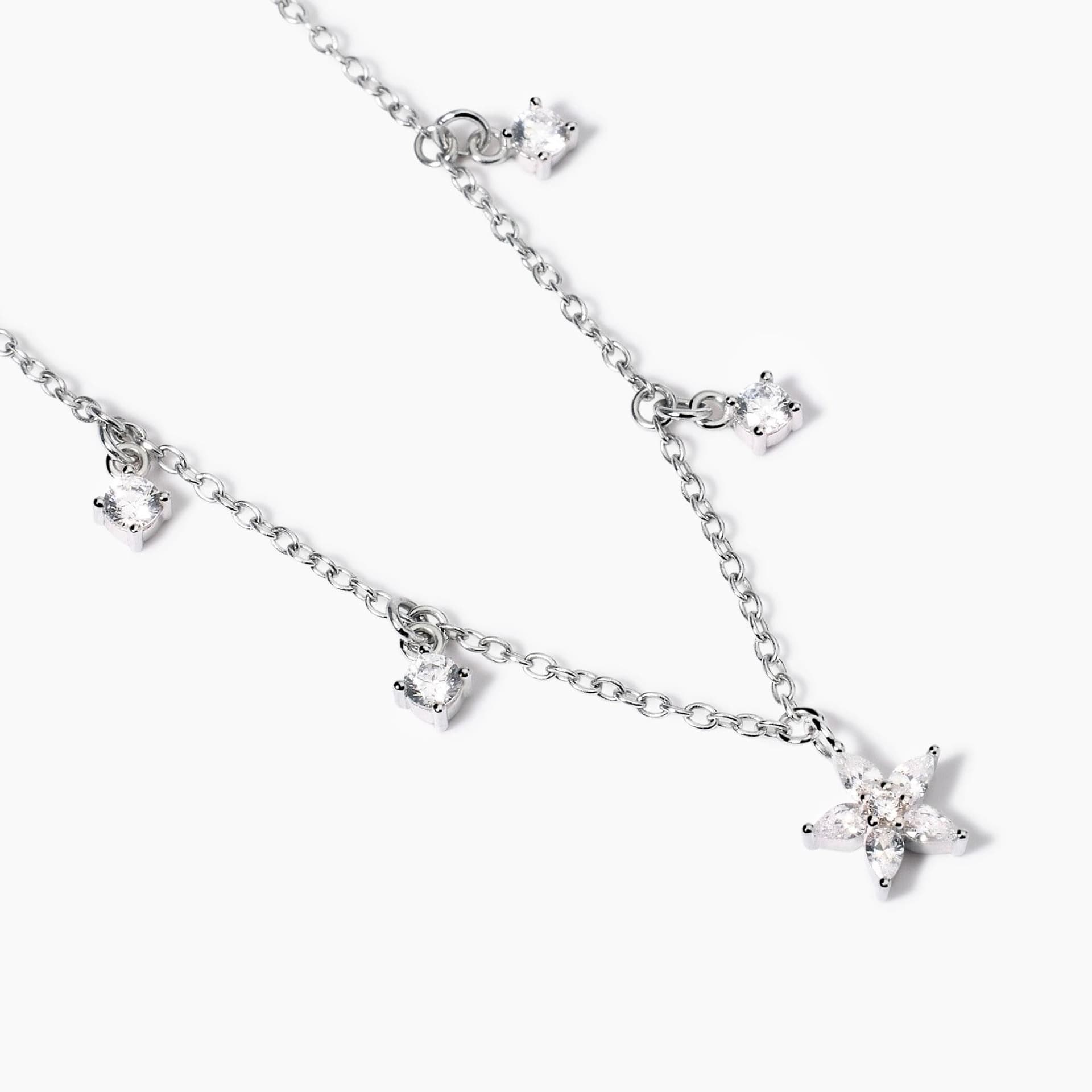 Mabina - Collana Girocollo in argento con ciondolo fiore INCANTESIMO in Collane Alba Gioielli - Casoria, commercioVirtuoso.it